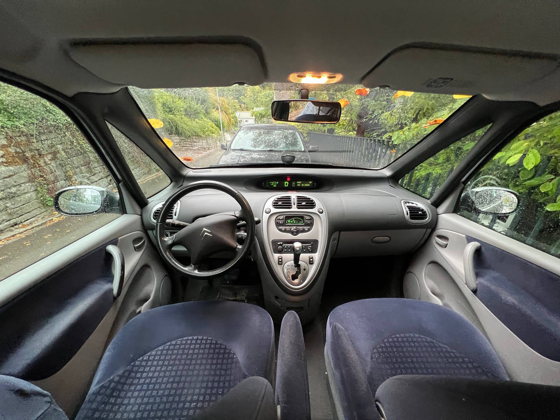 CITROEN Xsara Picasso 2.0i 16V Exclusive Automatic-image-2