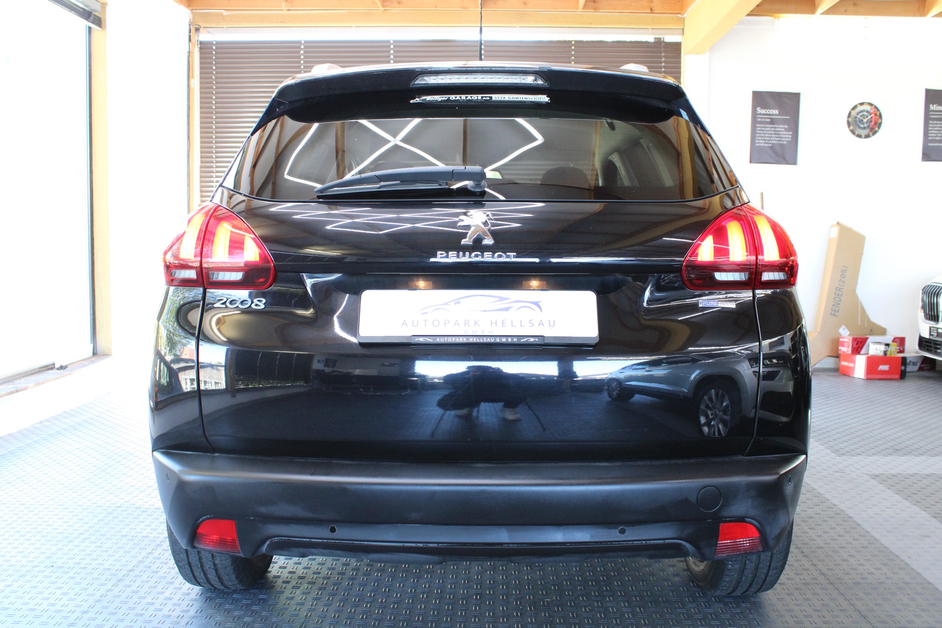 PEUGEOT 2008 1.2 PureTech Style-image-4