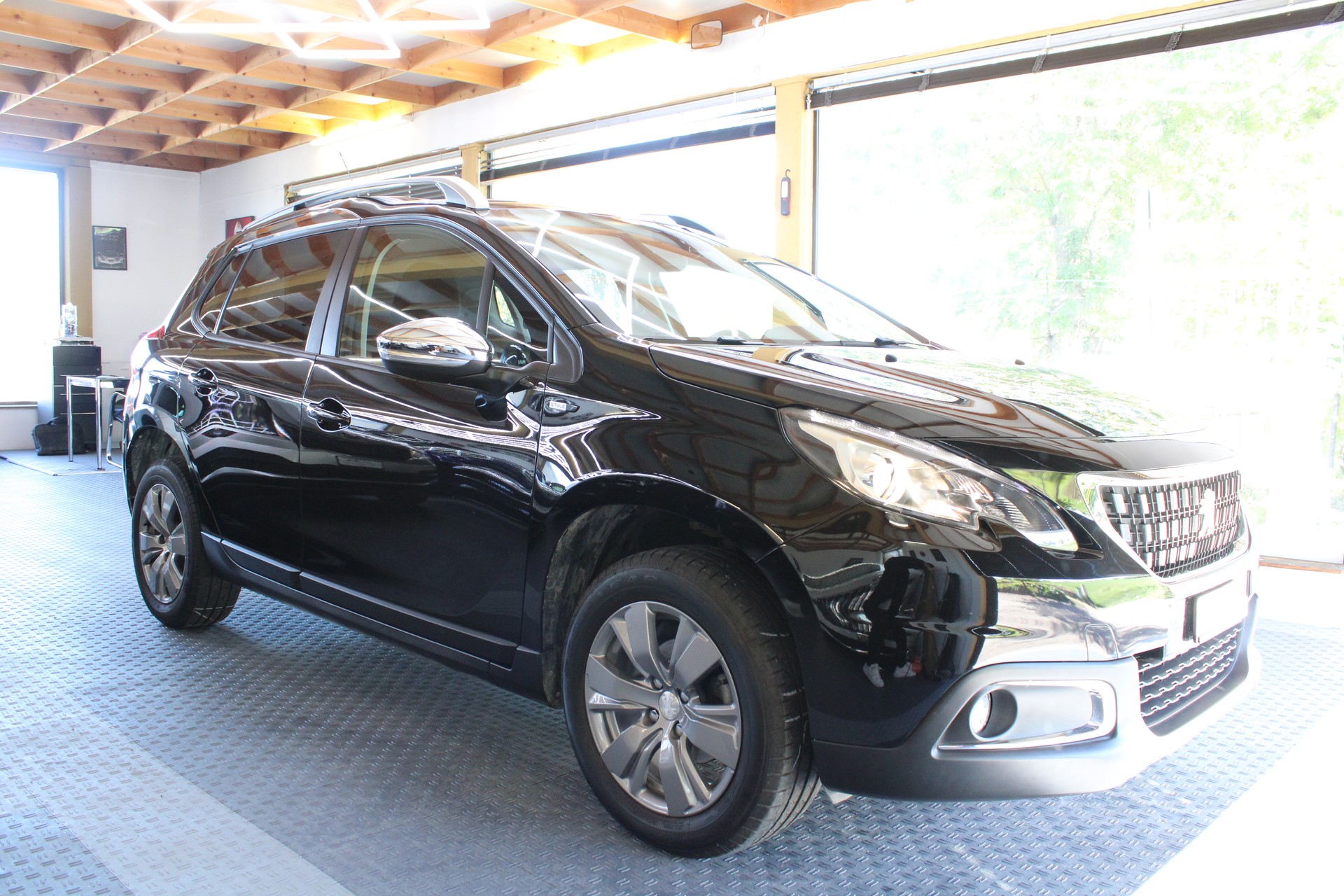 PEUGEOT 2008 1.2 PureTech Style-image-3