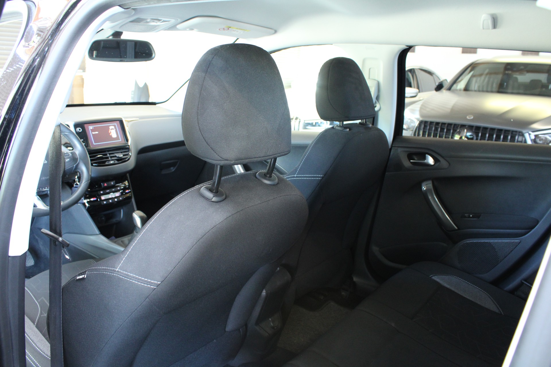 PEUGEOT 2008 1.2 PureTech Style-image-8