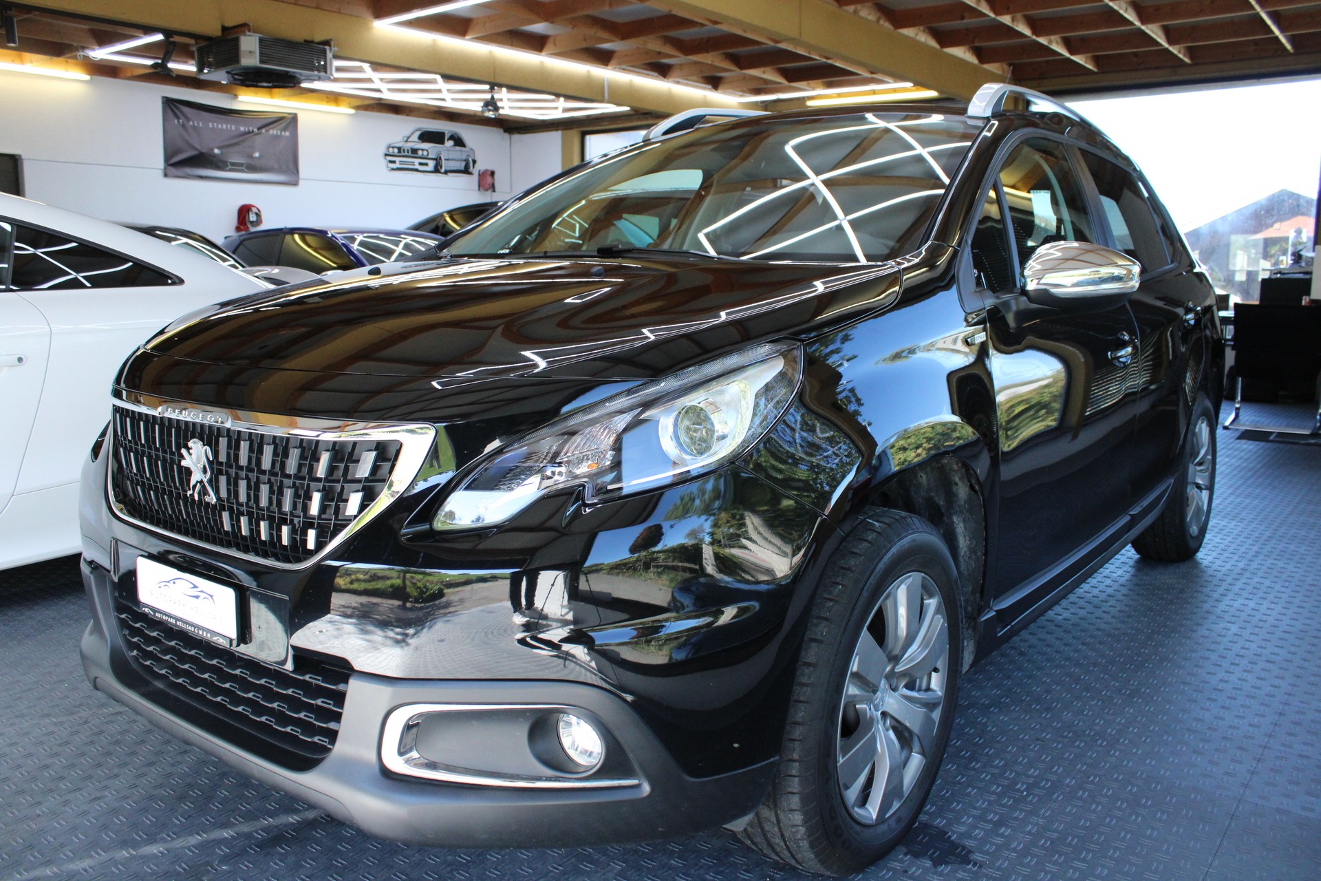 PEUGEOT 2008 1.2 PureTech Style-image-1