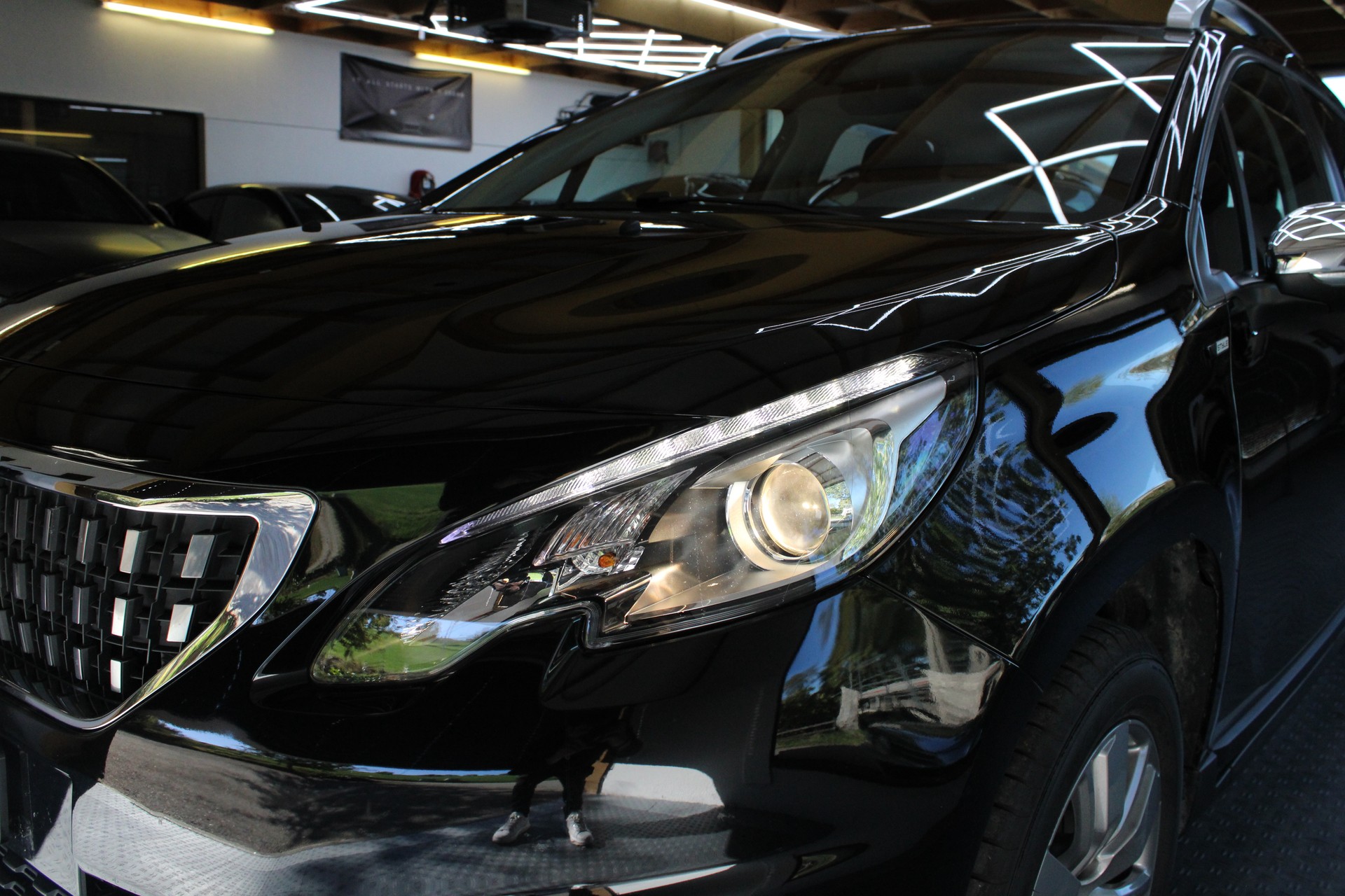 PEUGEOT 2008 1.2 PureTech Style-image-10