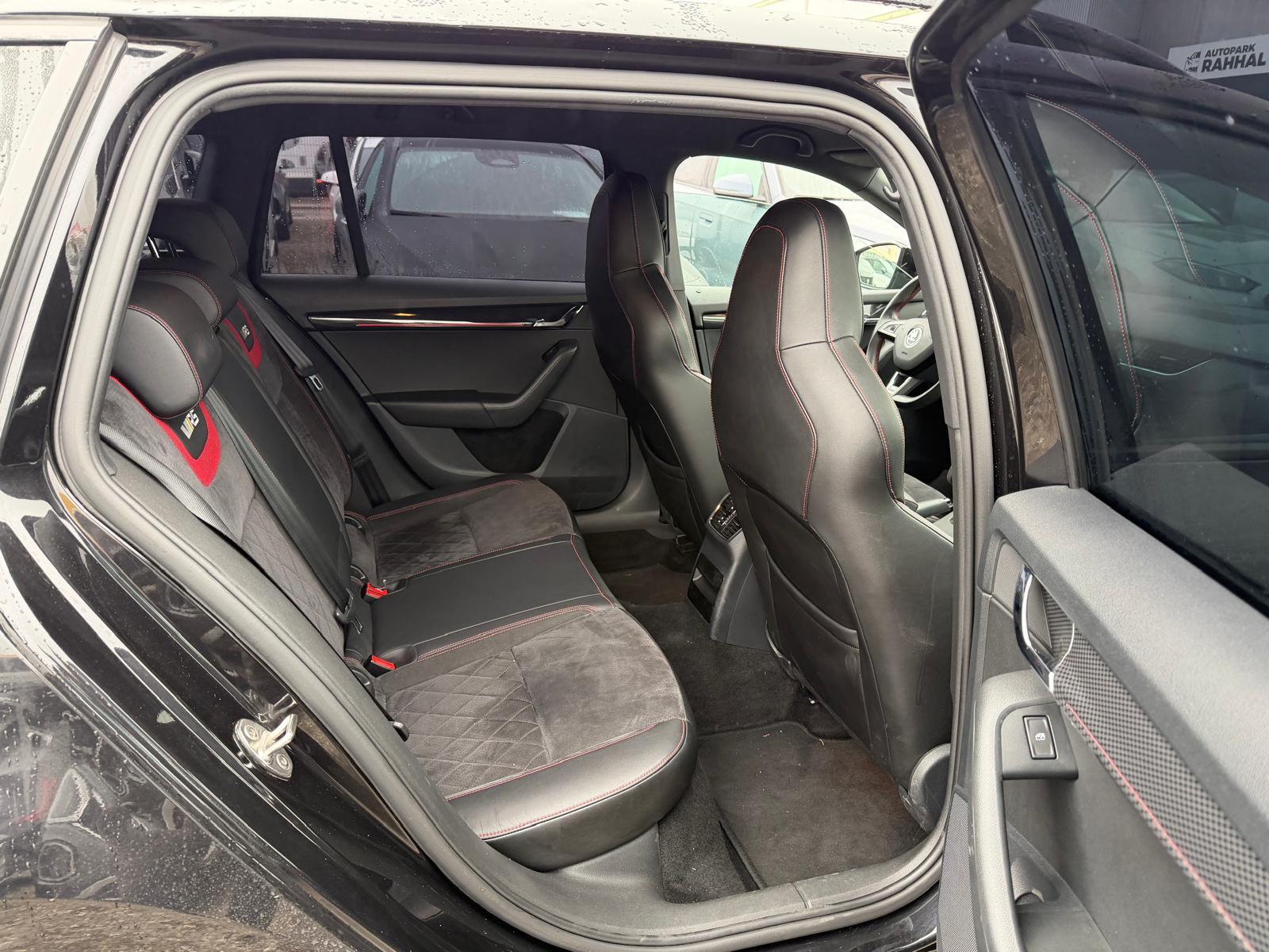 SKODA Octavia Combi 2.0 TSI 245 RS DSG-image-12