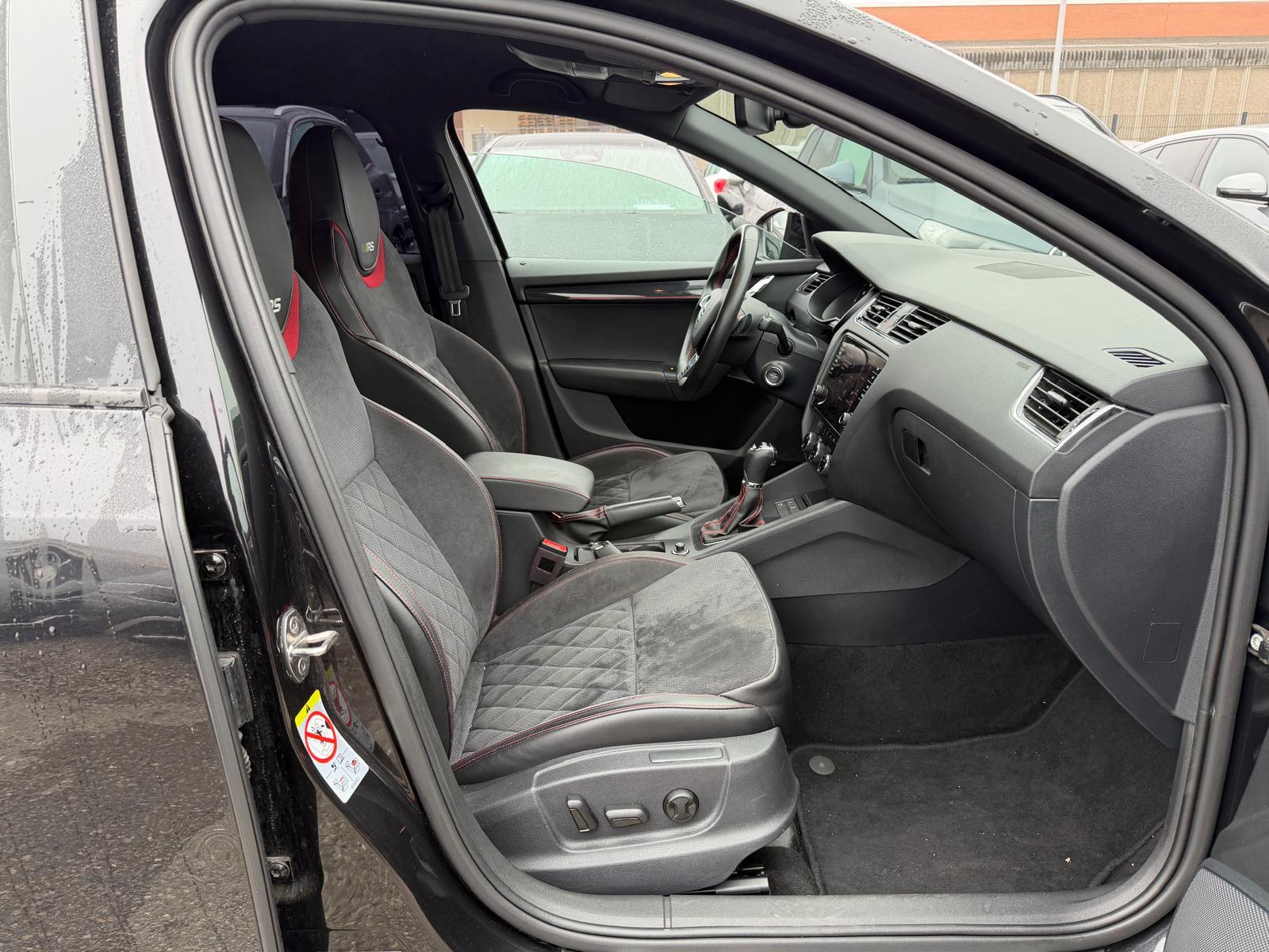 SKODA Octavia Combi 2.0 TSI 245 RS DSG-image-8