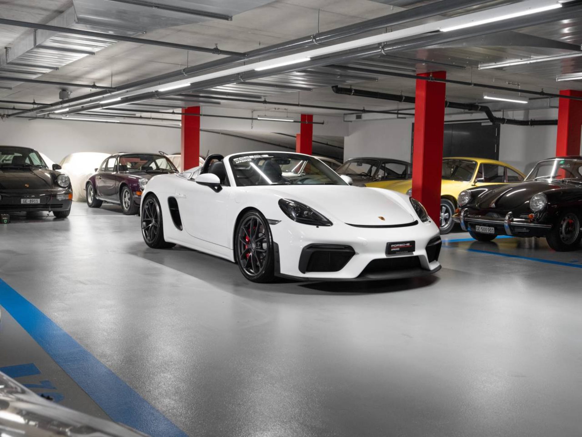 PORSCHE 718 Spyder-showroom-element-2