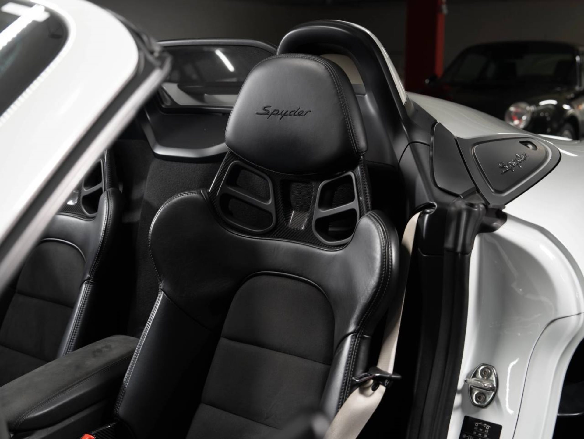 PORSCHE 718 Spyder-image-16