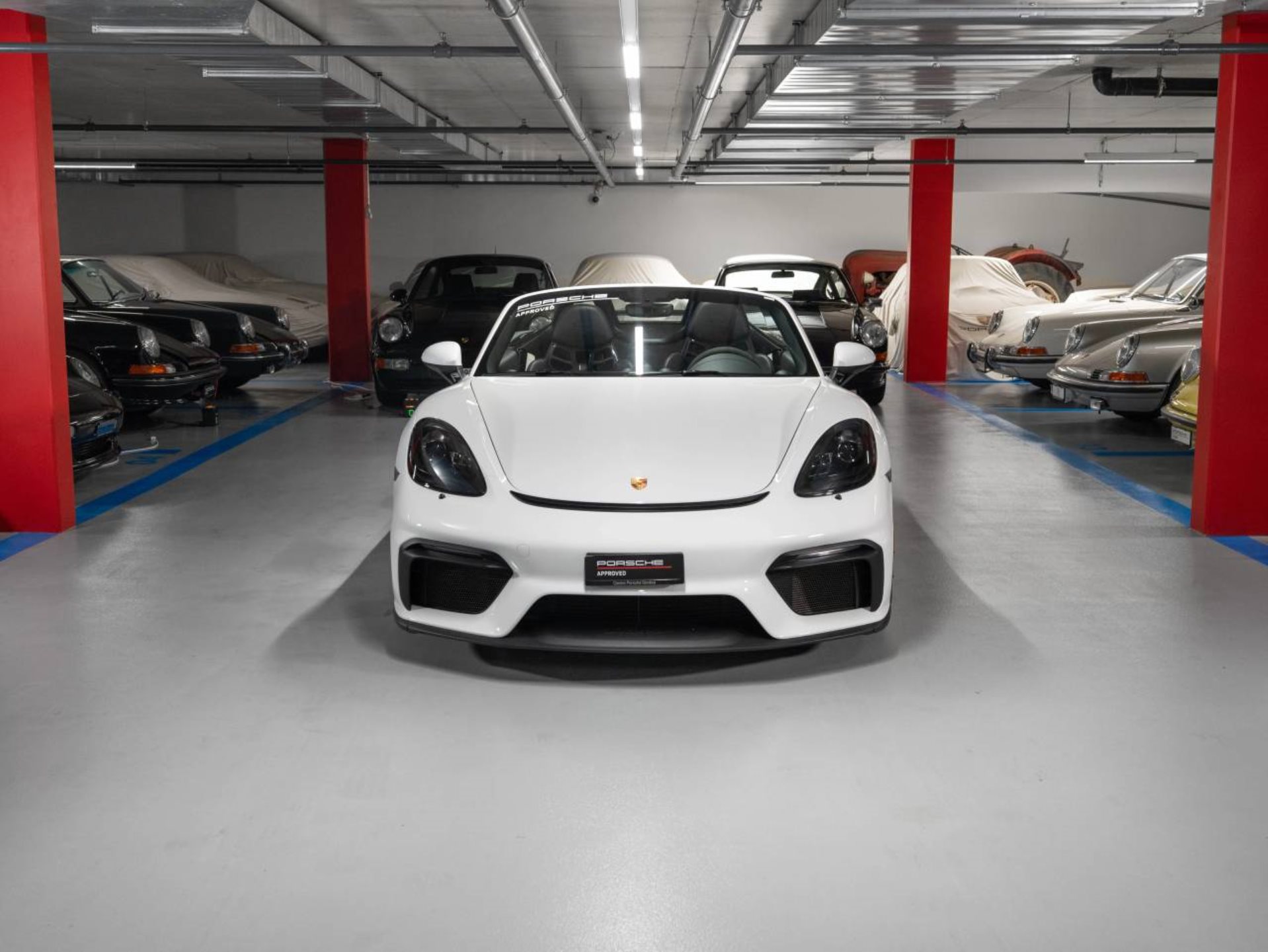 PORSCHE 718 Spyder-showroom-element-1