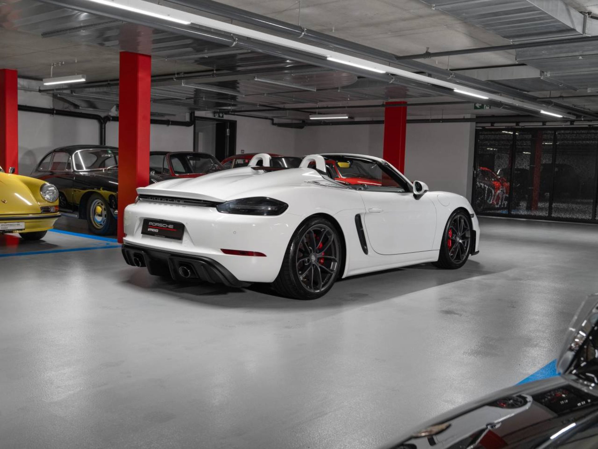 PORSCHE 718 Spyder-showroom-element-3