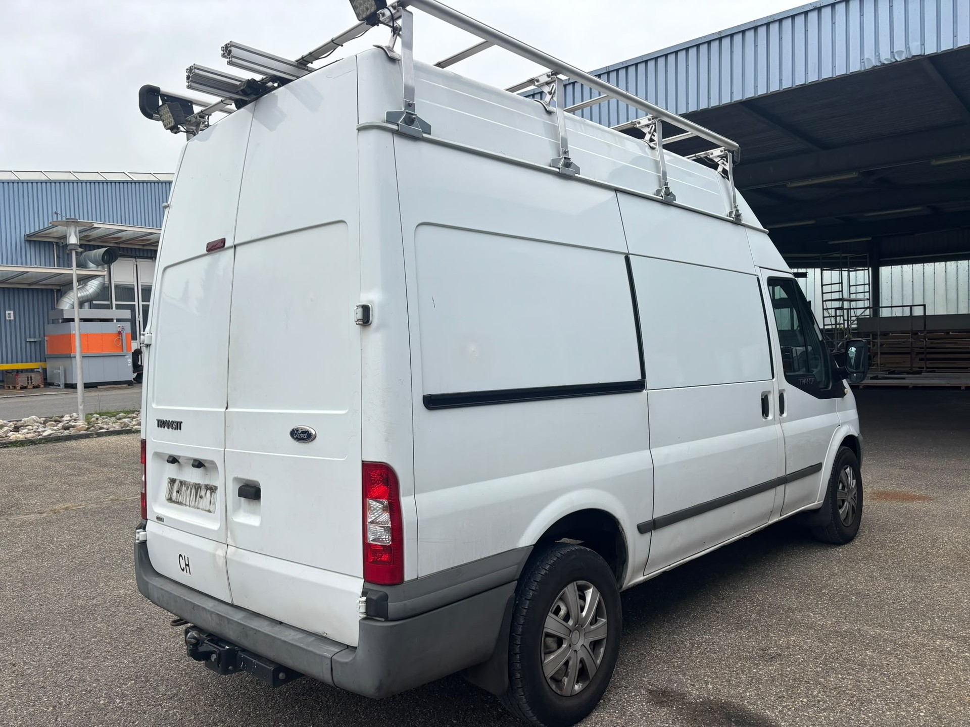 FORD Transit 2.4 TDCi 350 L 4x4-image-3