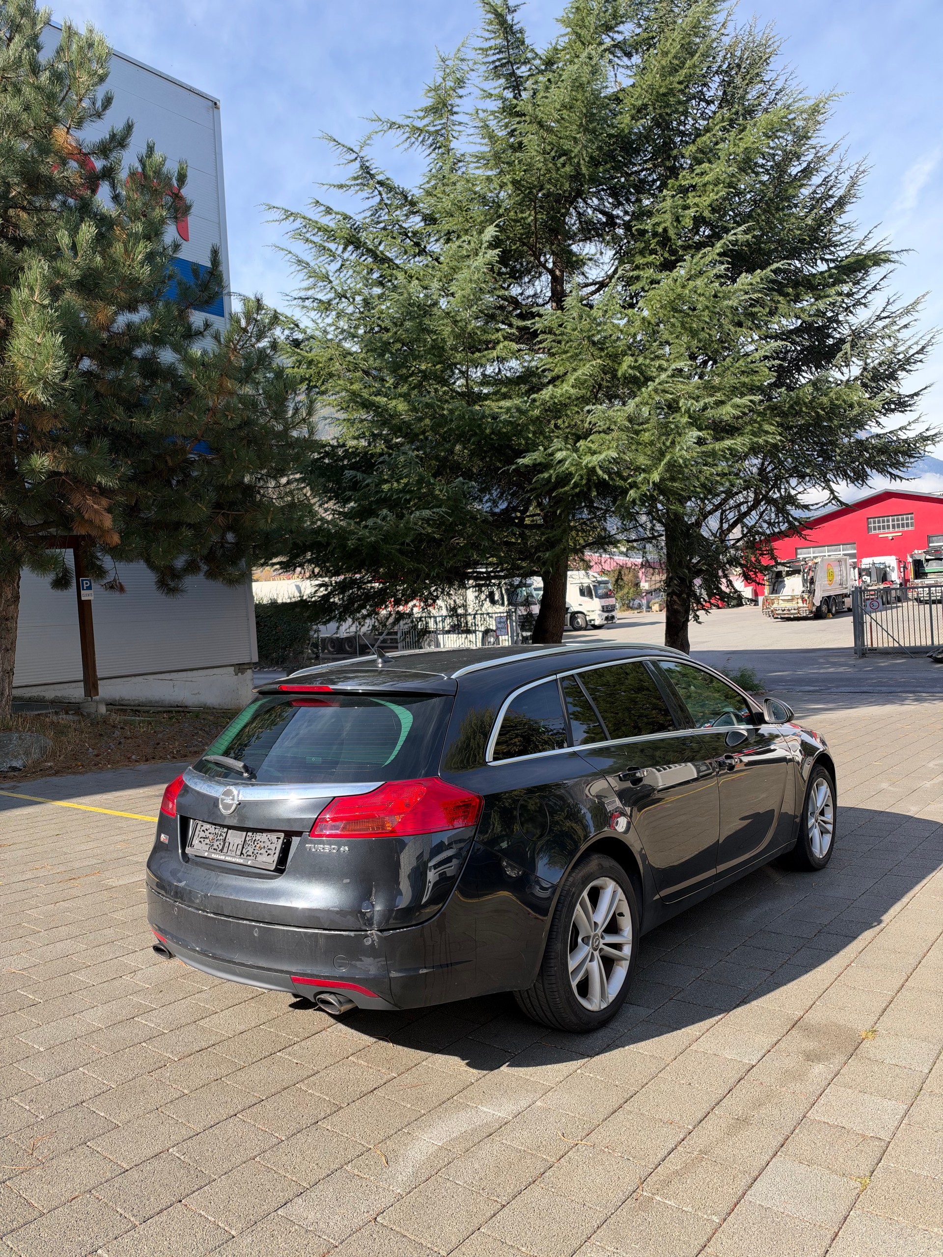 OPEL Insignia Sports Tourer 2.0 Turbo Sport 4WD-image-2