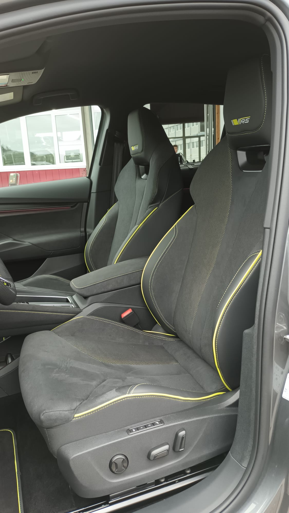 SKODA Elroq RS 4x4-image-14