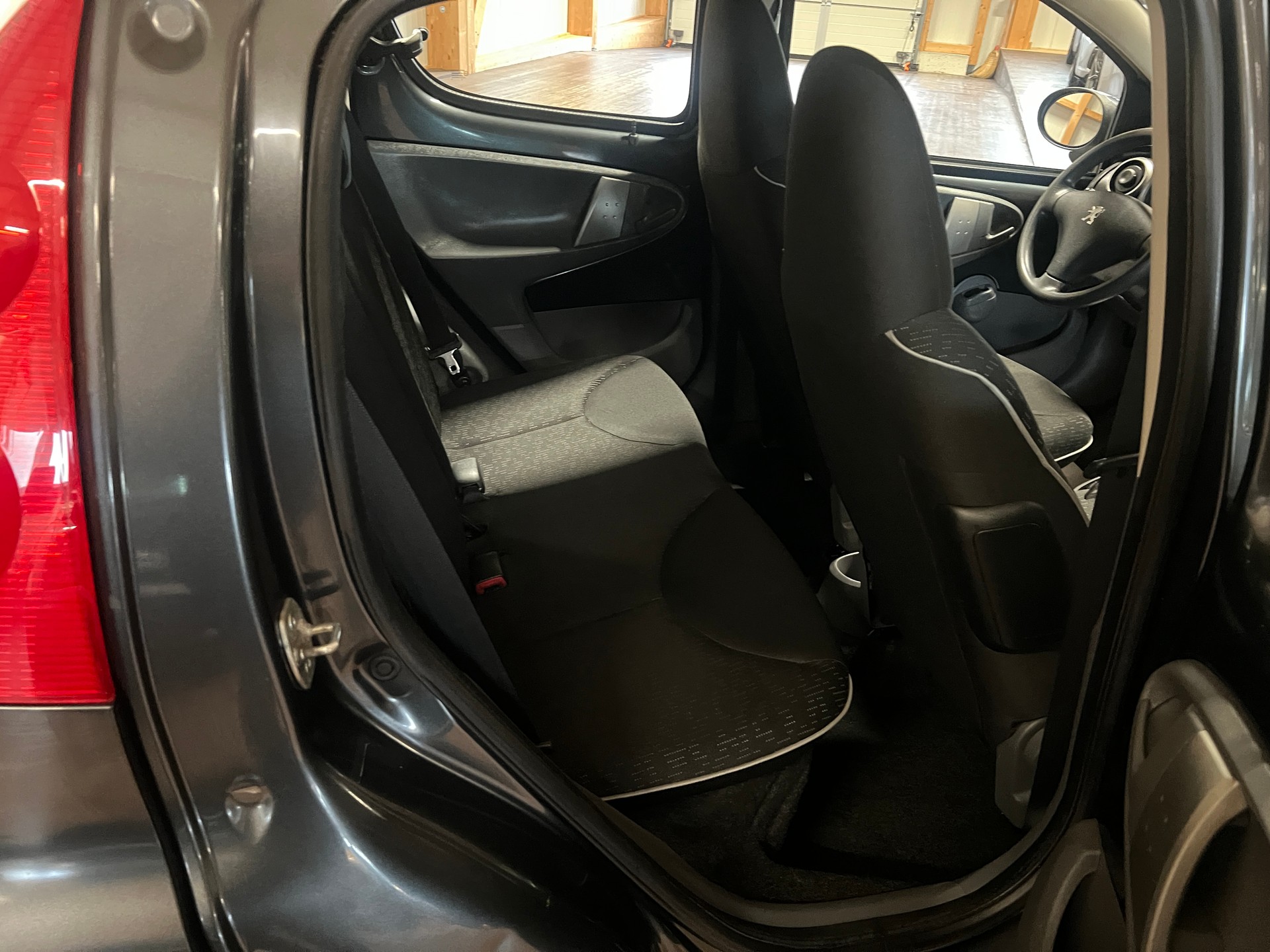 PEUGEOT 107 1.0 Trendy-image-13