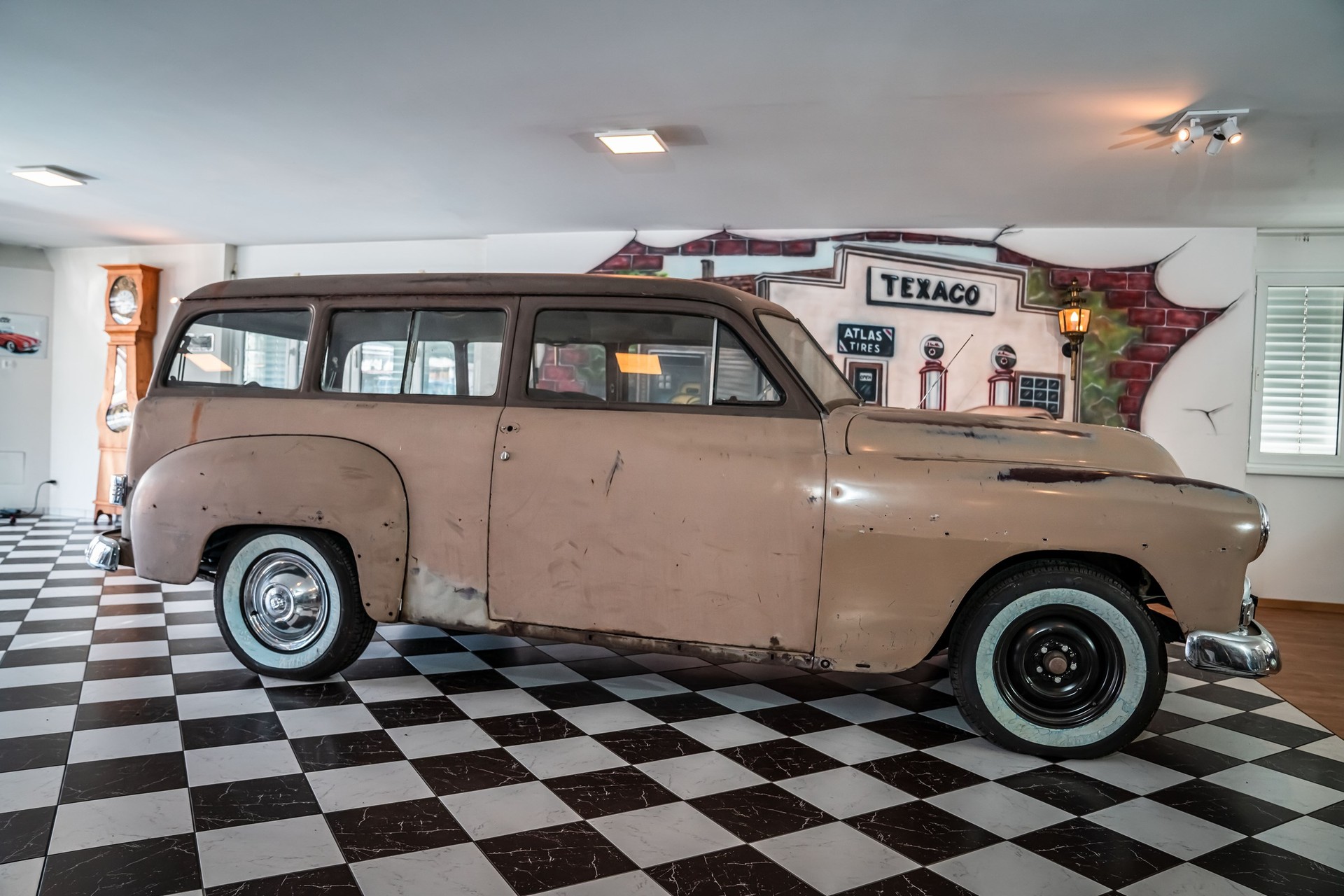 PLYMOUTH P20 DeLuxe-image-1