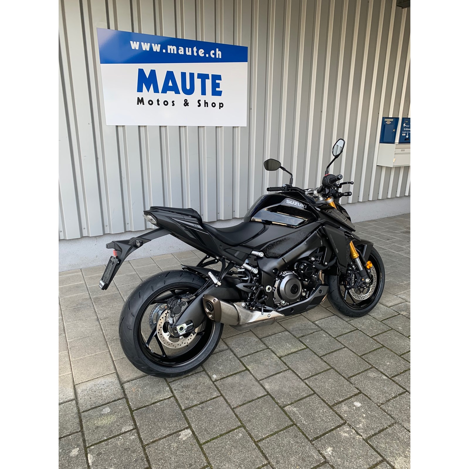 SUZUKI GSX-S 1000-showroom-element-2