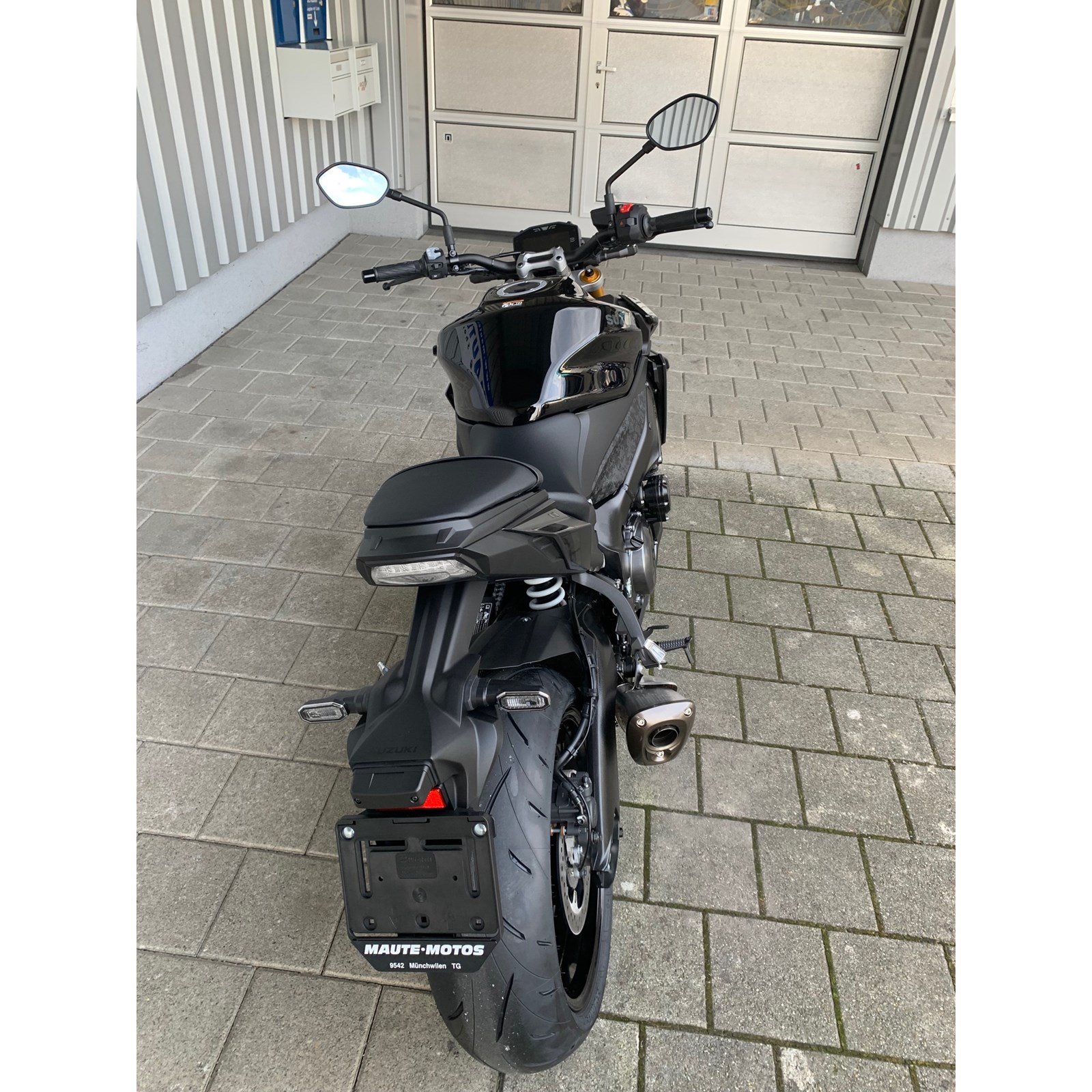 SUZUKI GSX-S 1000-showroom-element-3