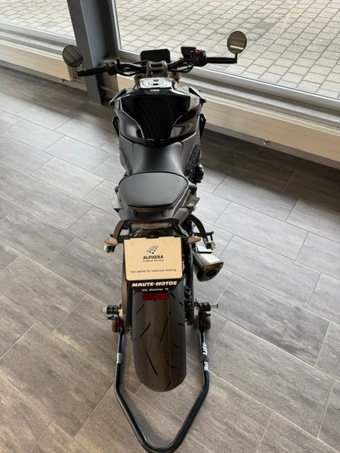 SUZUKI GSX-S 1000-showroom-element-2