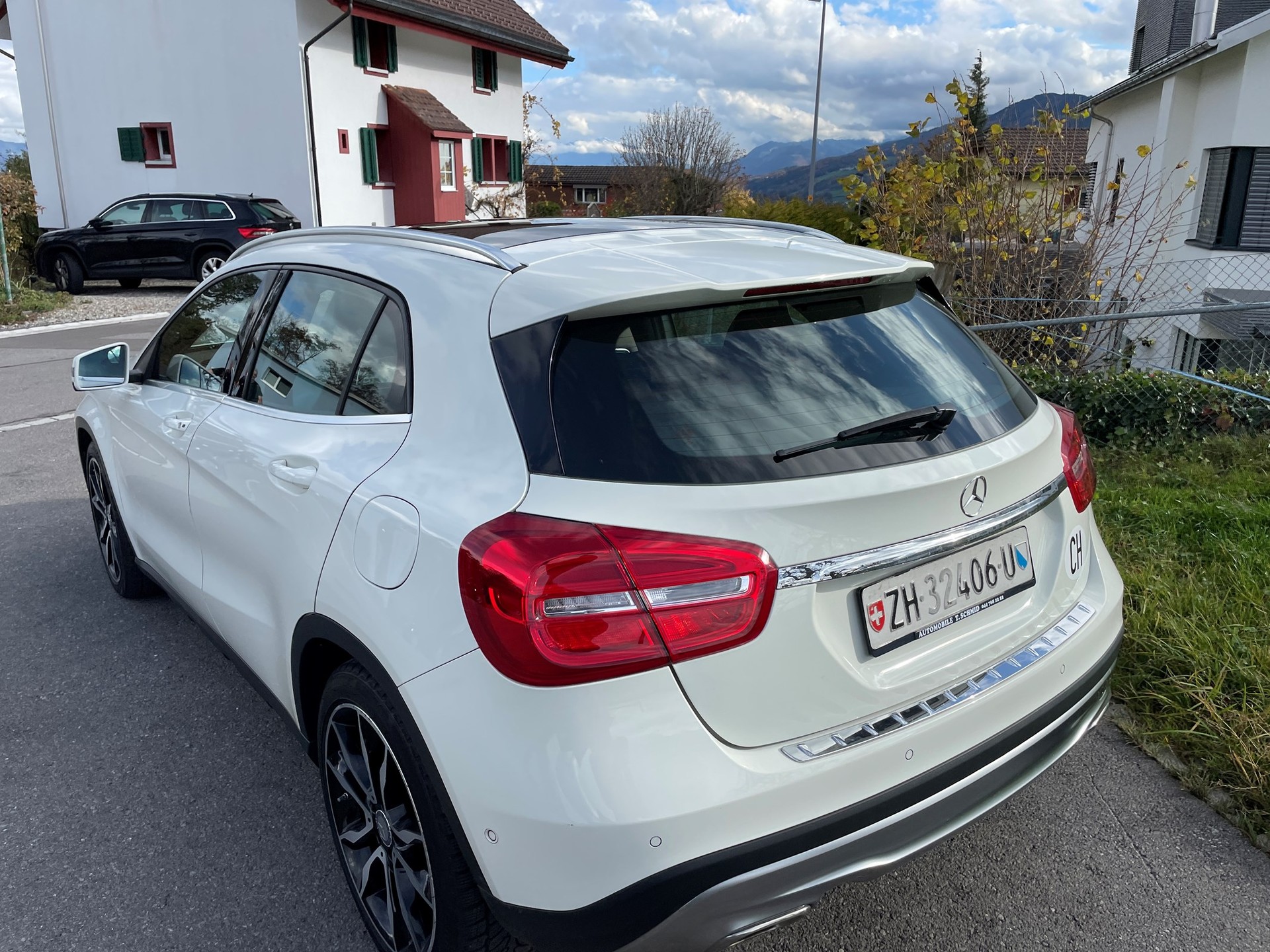 MERCEDES-BENZ GLA 250 Urban 4Matic 7G-DCT-image-1