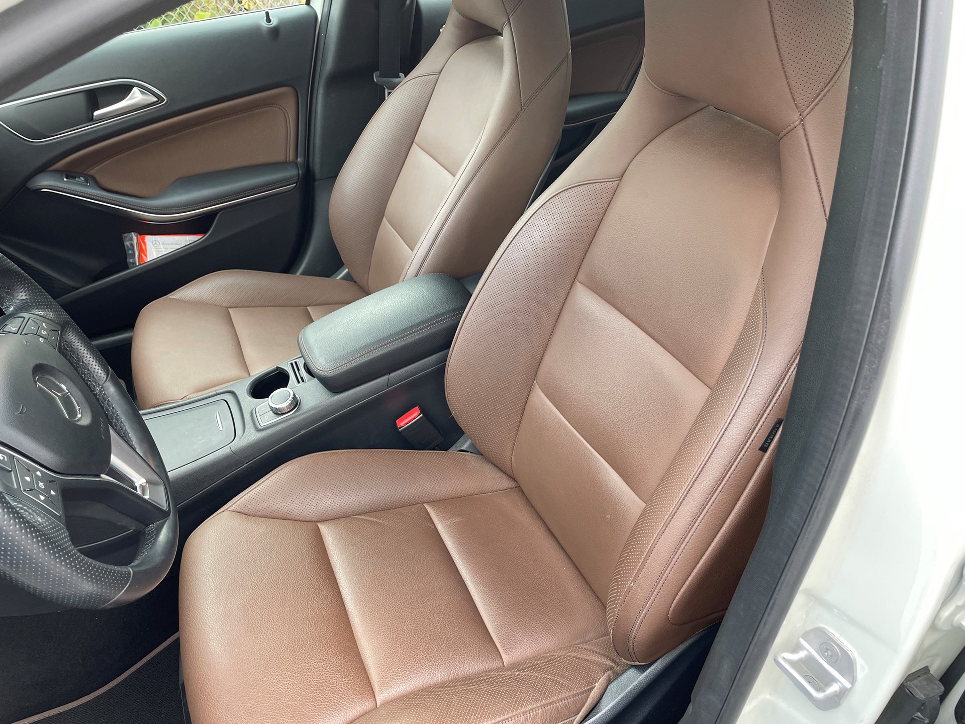 MERCEDES-BENZ GLA 250 Urban 4Matic 7G-DCT-image-5