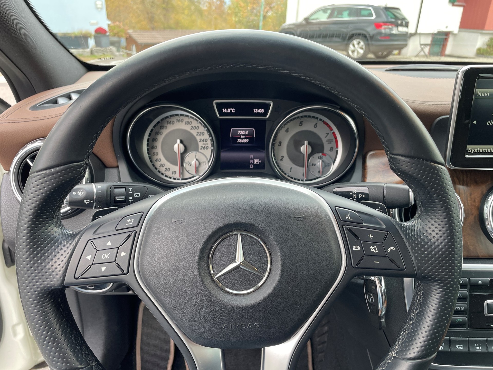 MERCEDES-BENZ GLA 250 Urban 4Matic 7G-DCT-image-8