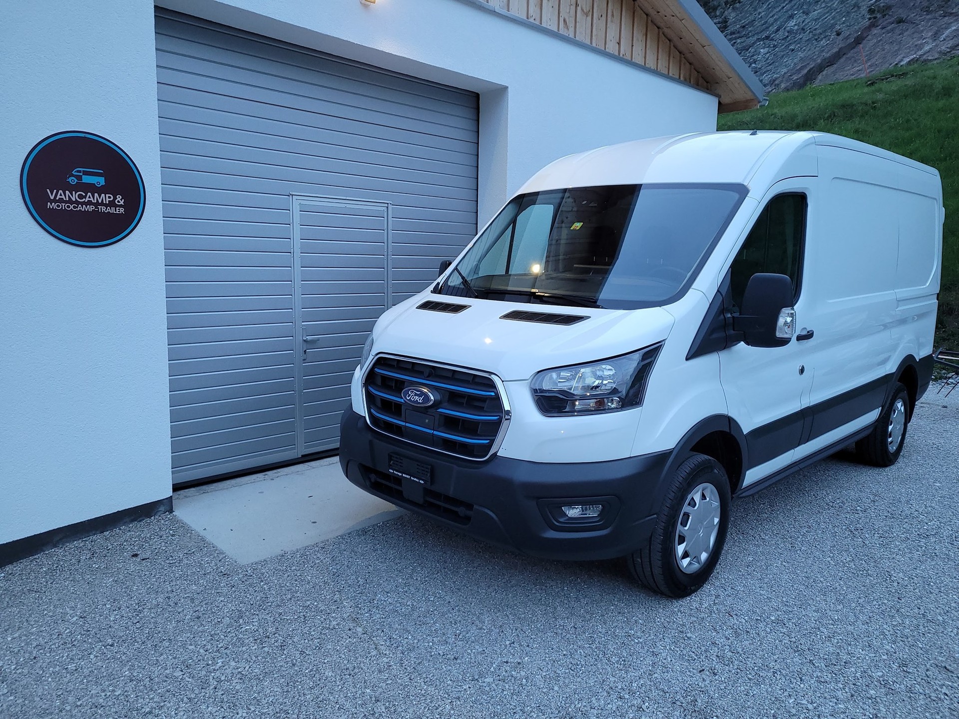 FORD E-Transit Van 350 L2 Trend RWD-image-1