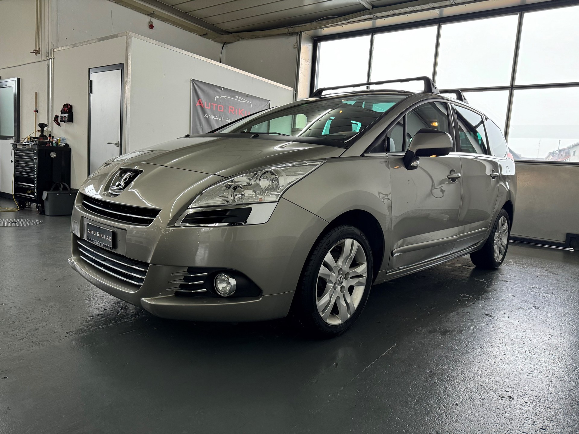 PEUGEOT 5008 1.6 16V T Sport Pack-image-4