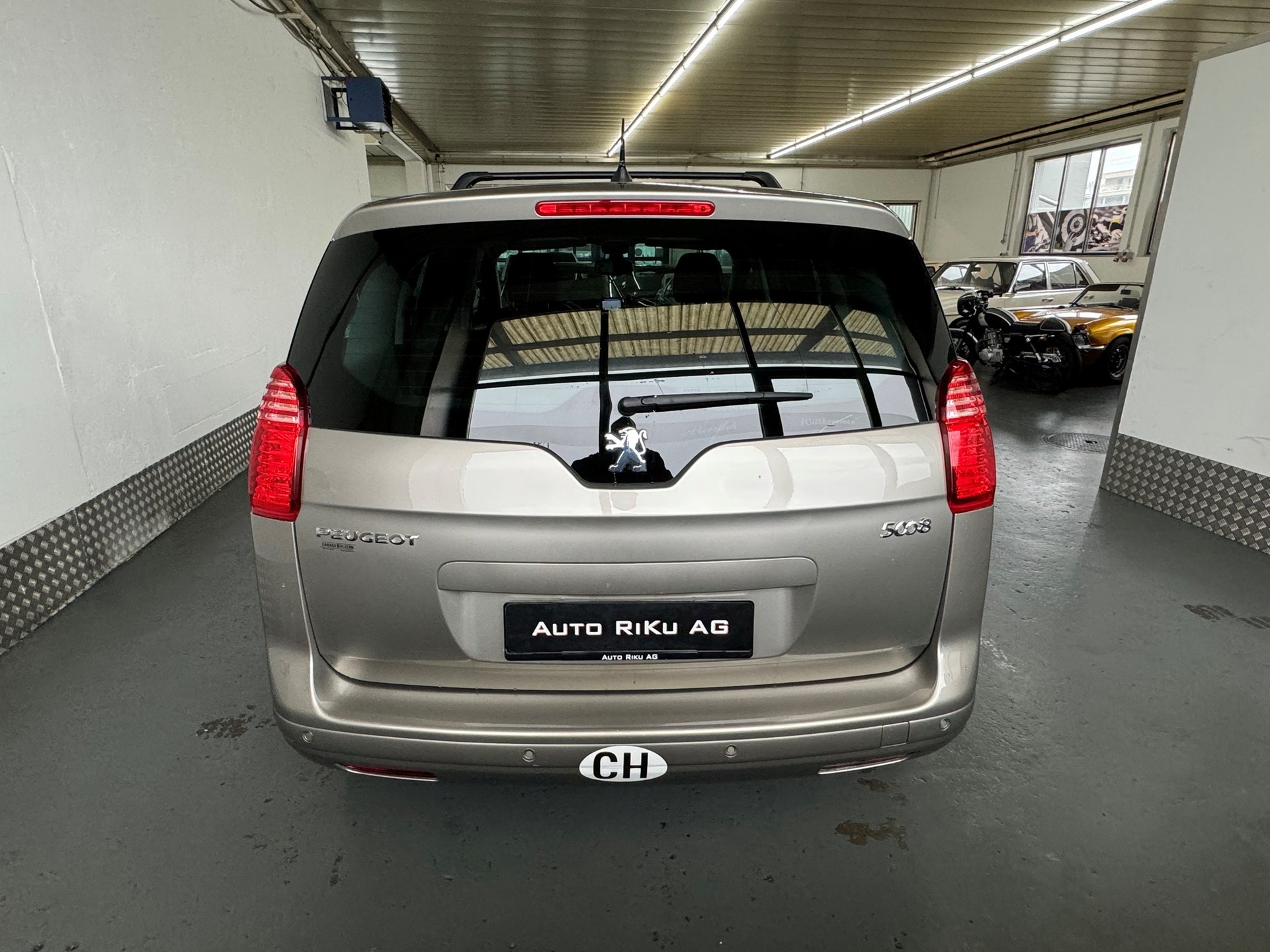 PEUGEOT 5008 1.6 16V T Sport Pack-image-9