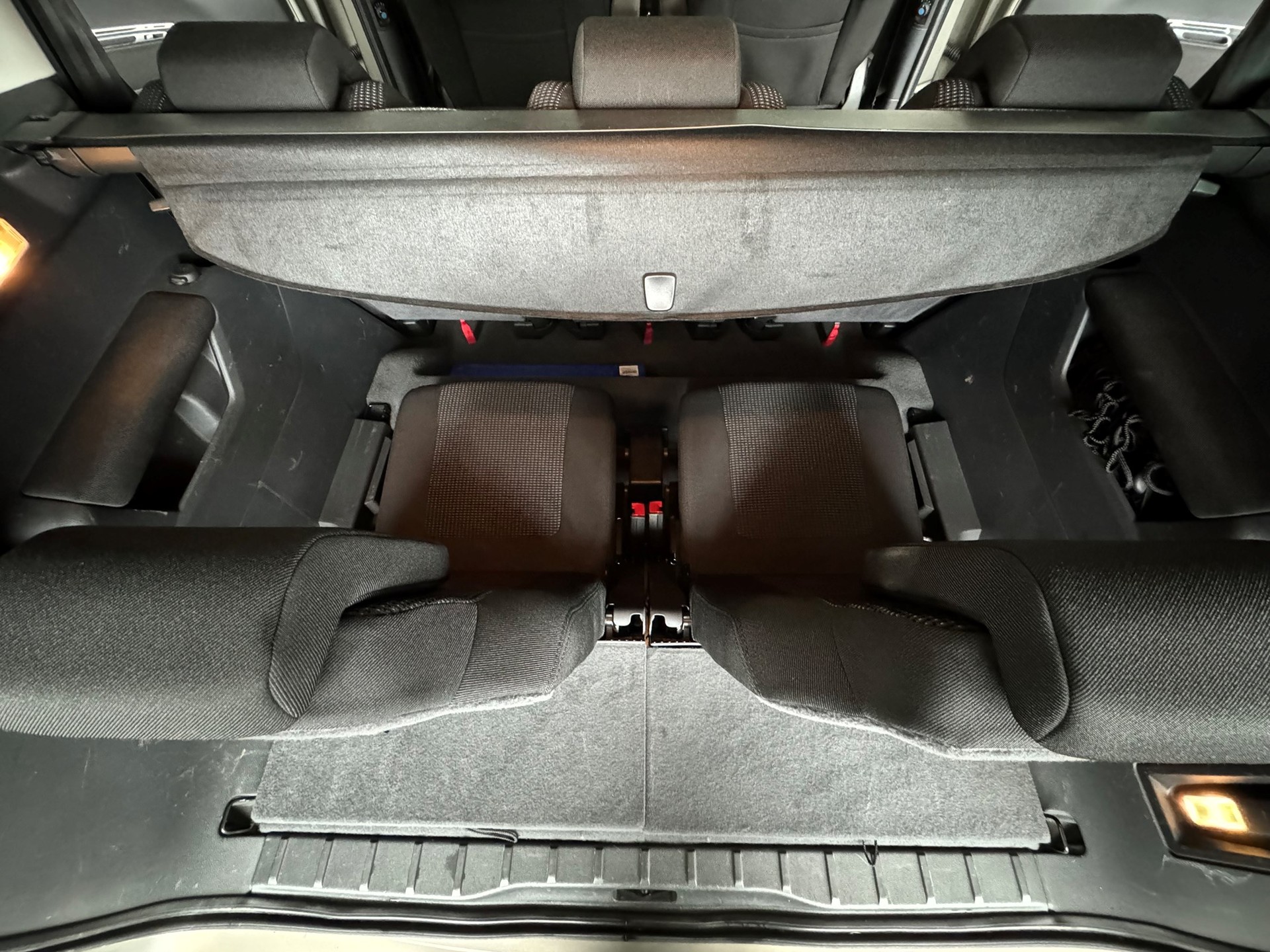 PEUGEOT 5008 1.6 16V T Sport Pack-image-24