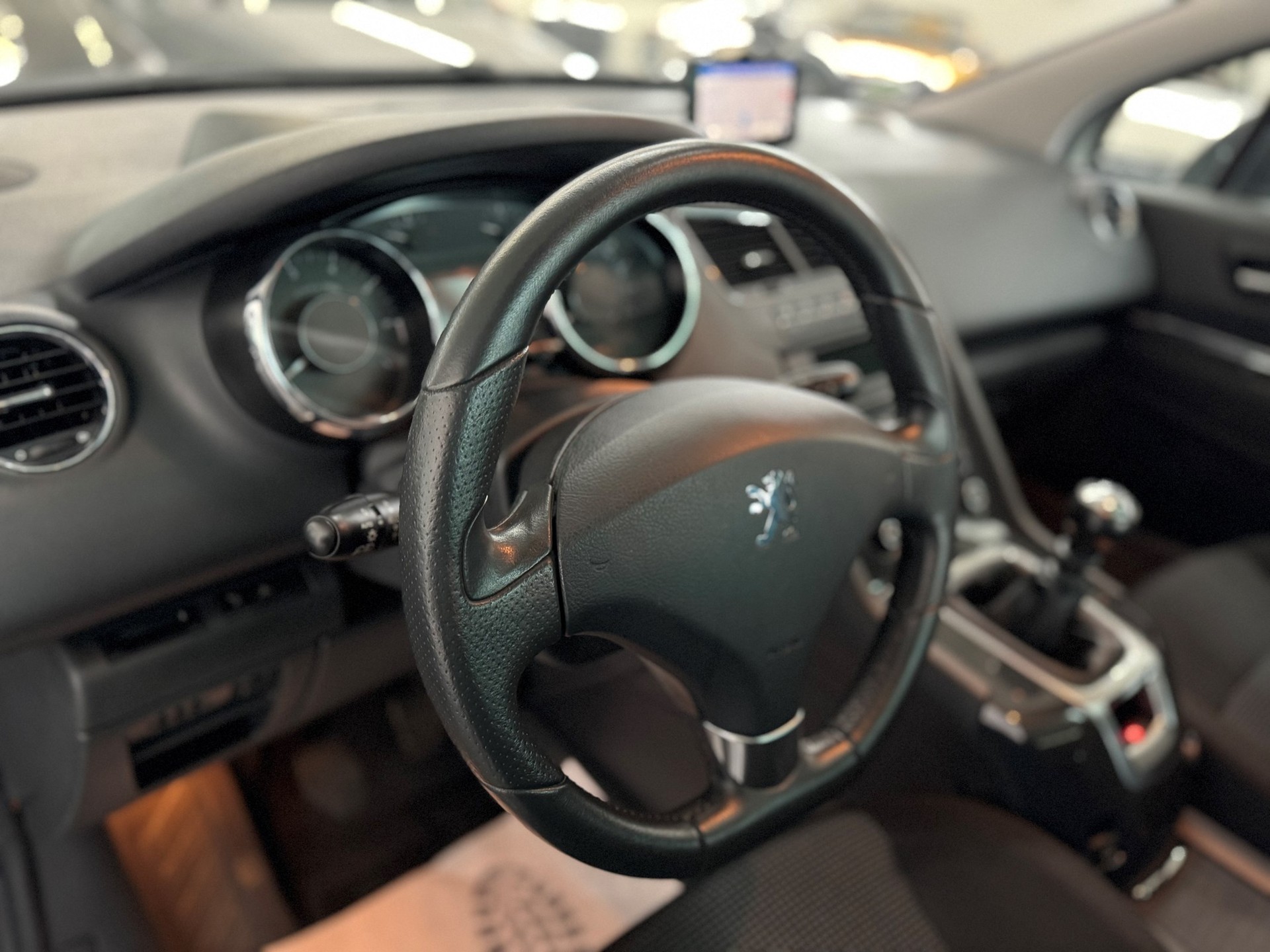 PEUGEOT 5008 1.6 16V T Sport Pack-image-10