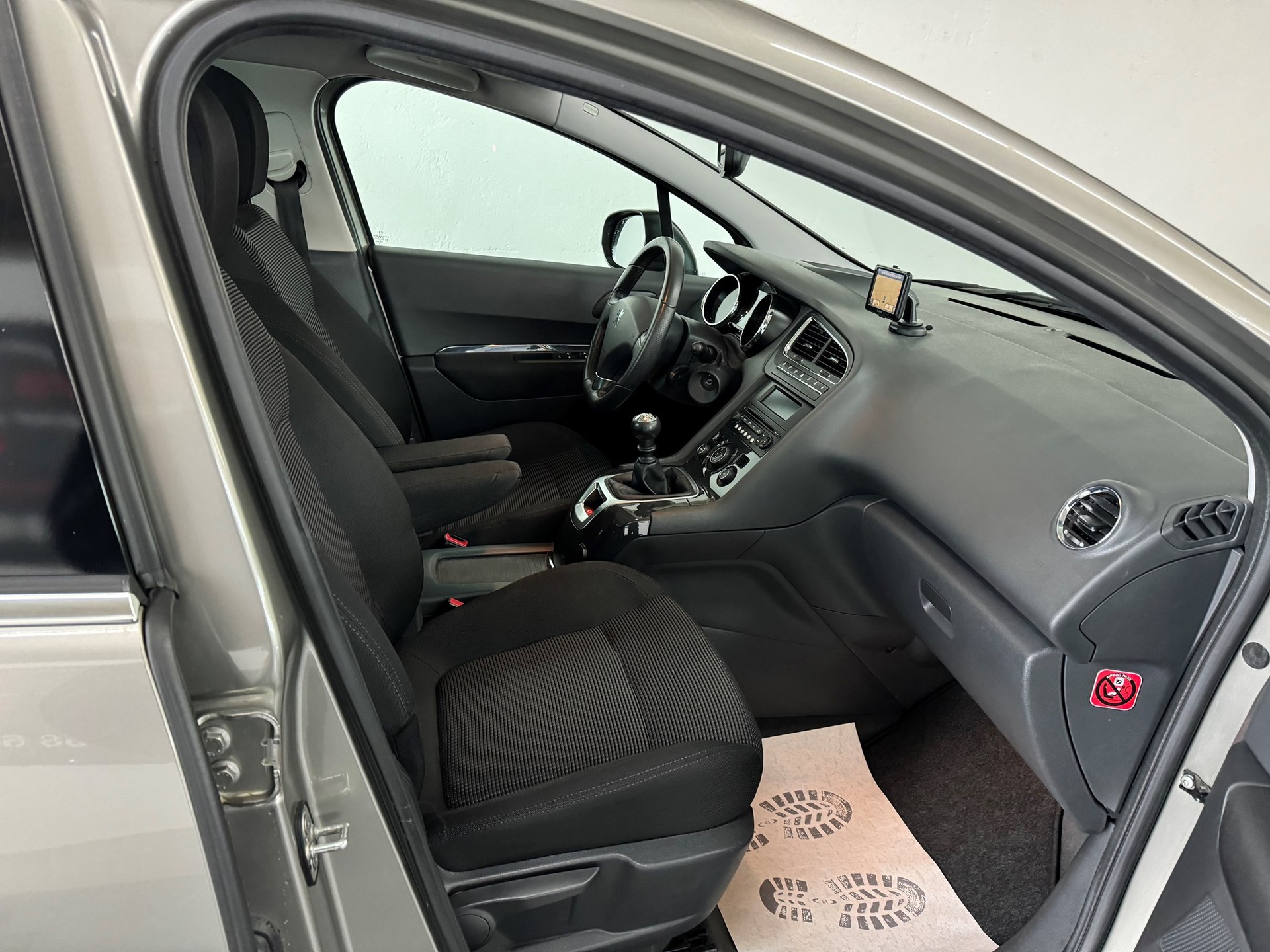 PEUGEOT 5008 1.6 16V T Sport Pack-image-18