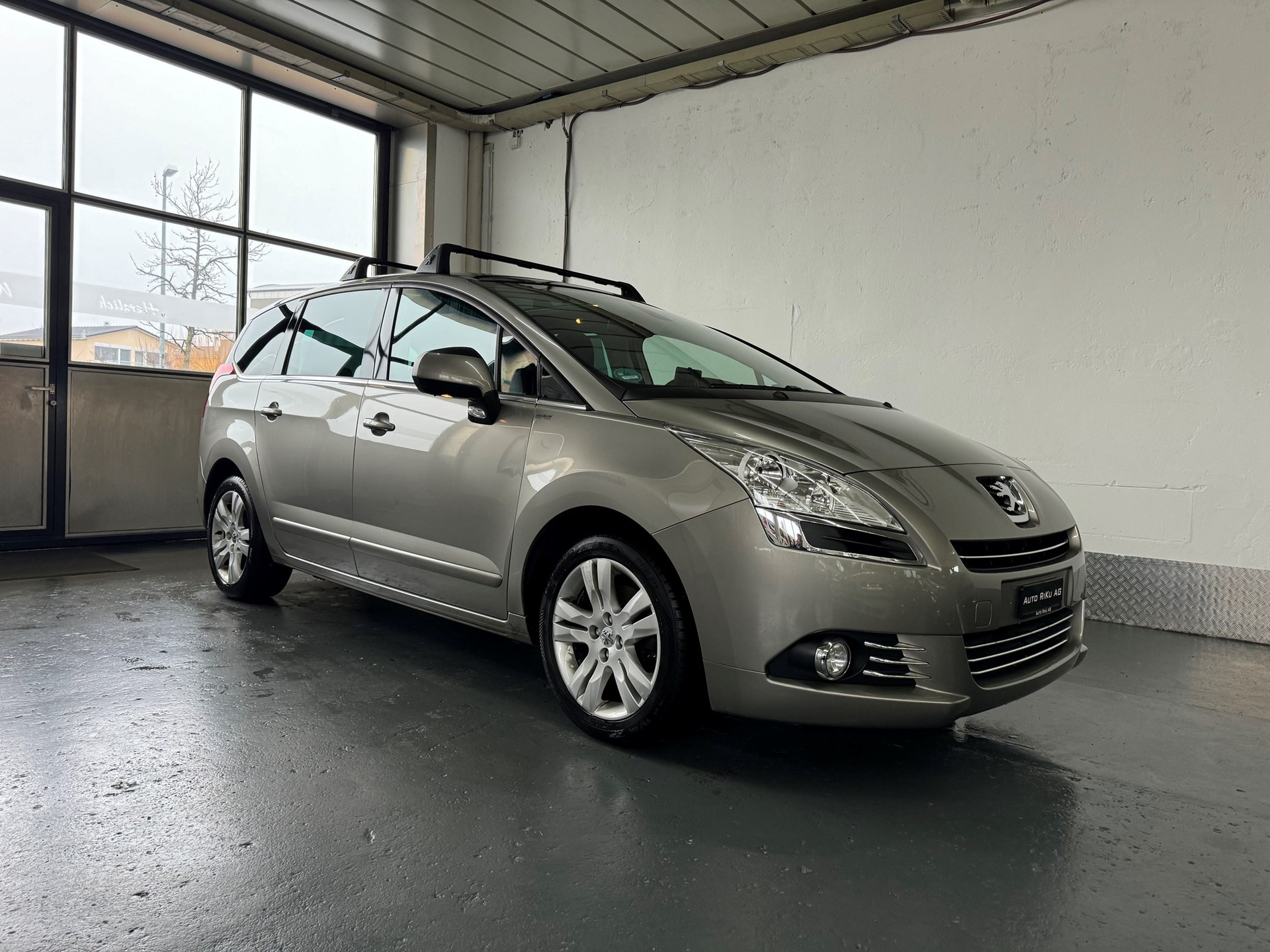 PEUGEOT 5008 1.6 16V T Sport Pack-image-1
