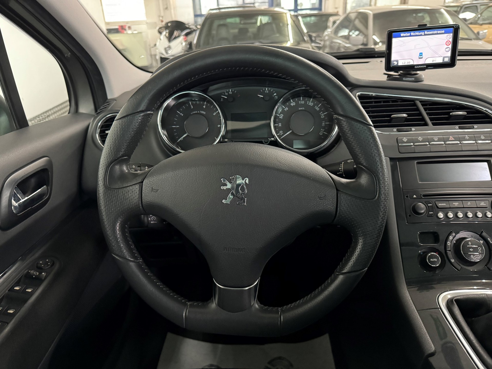 PEUGEOT 5008 1.6 16V T Sport Pack-image-16