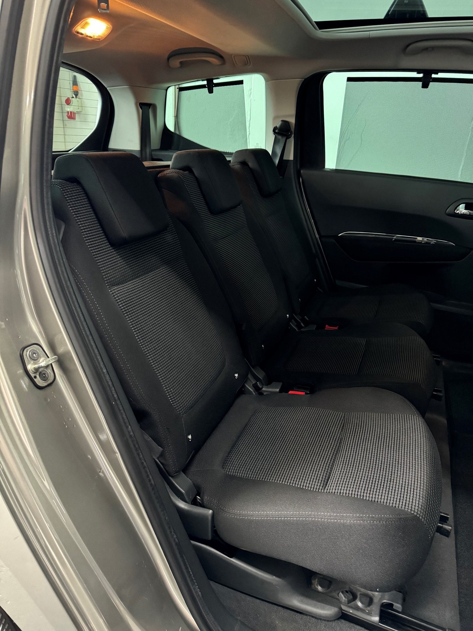 PEUGEOT 5008 1.6 16V T Sport Pack-image-21
