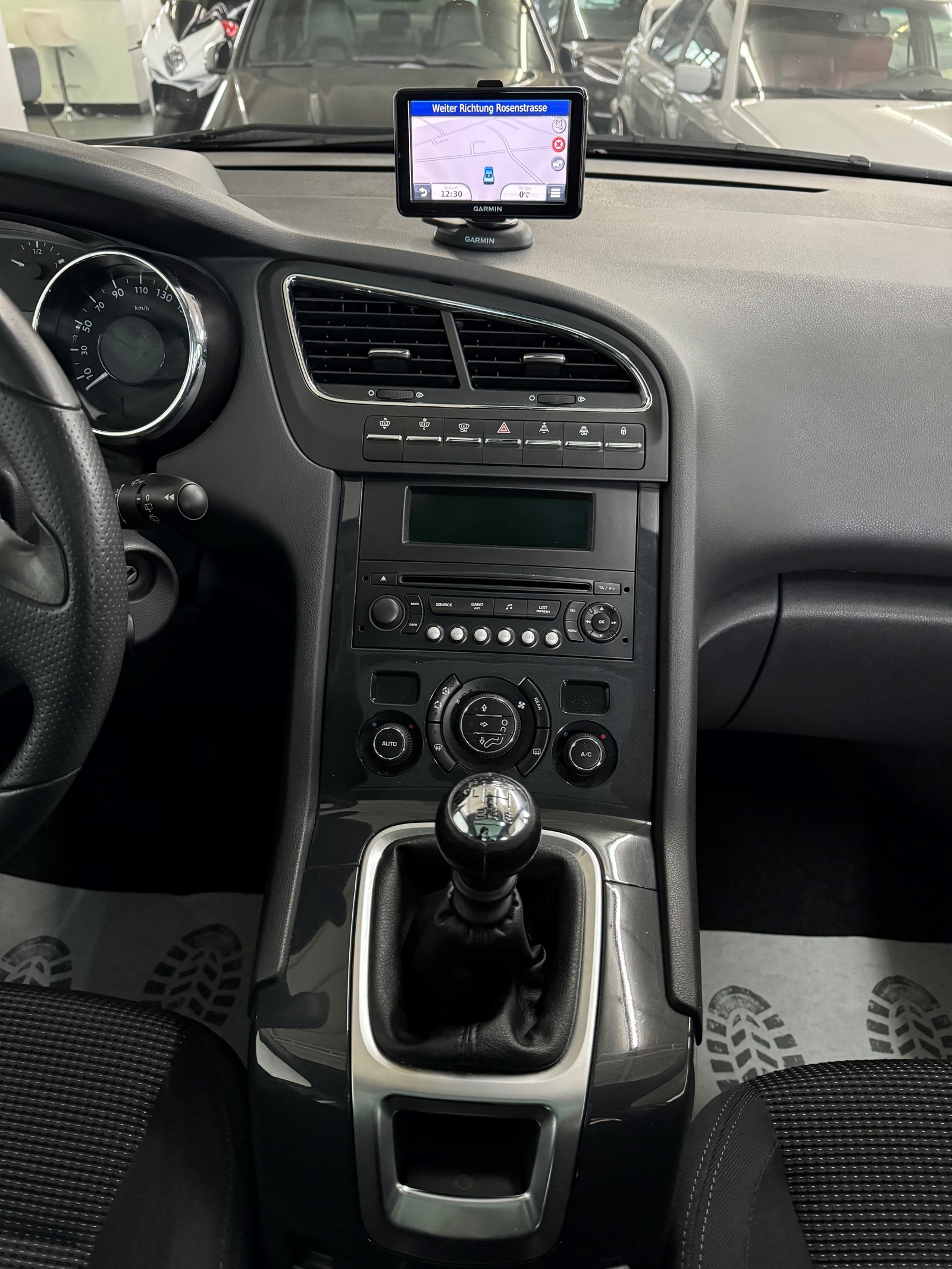 PEUGEOT 5008 1.6 16V T Sport Pack-image-15