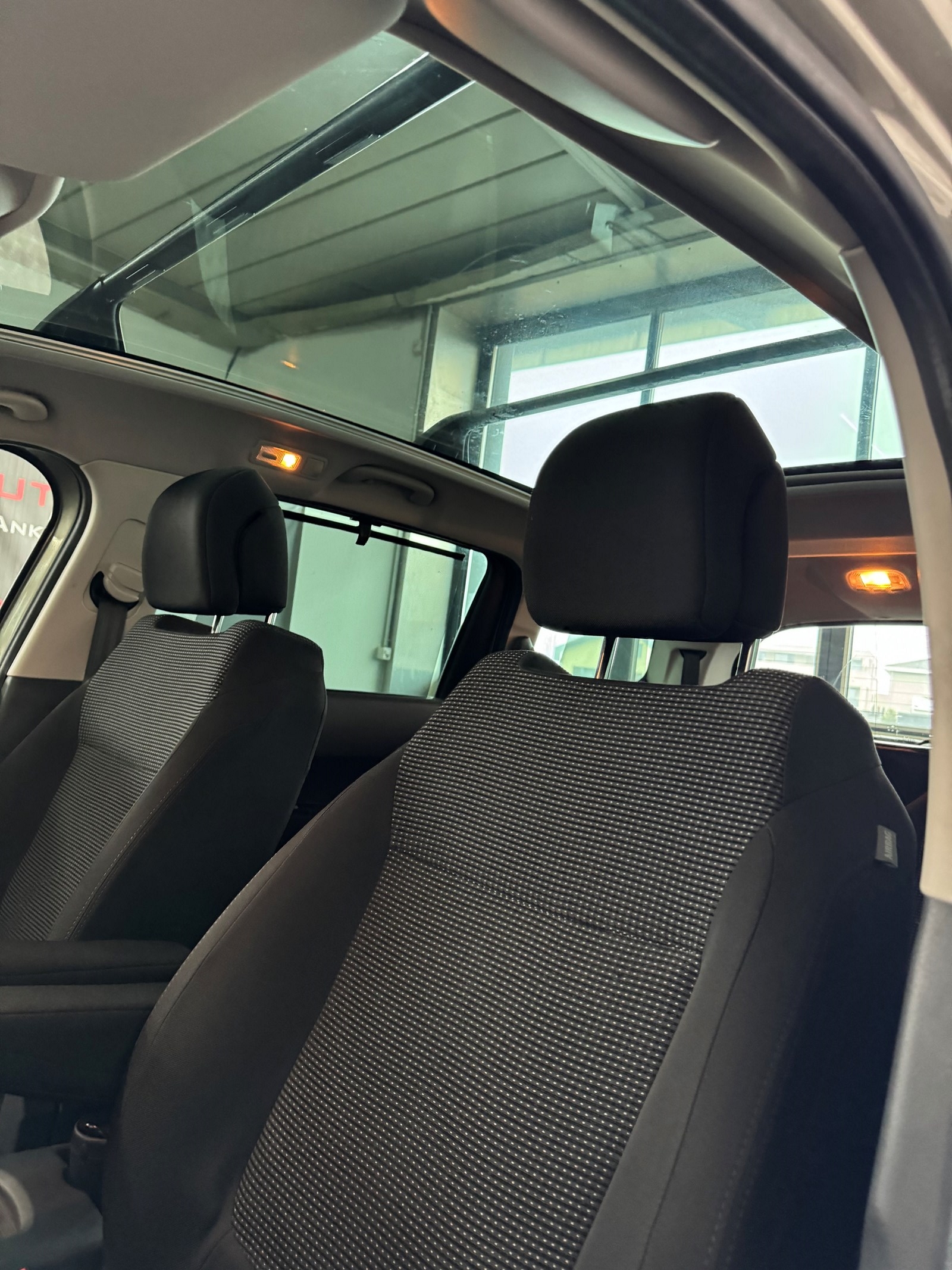 PEUGEOT 5008 1.6 16V T Sport Pack-image-13