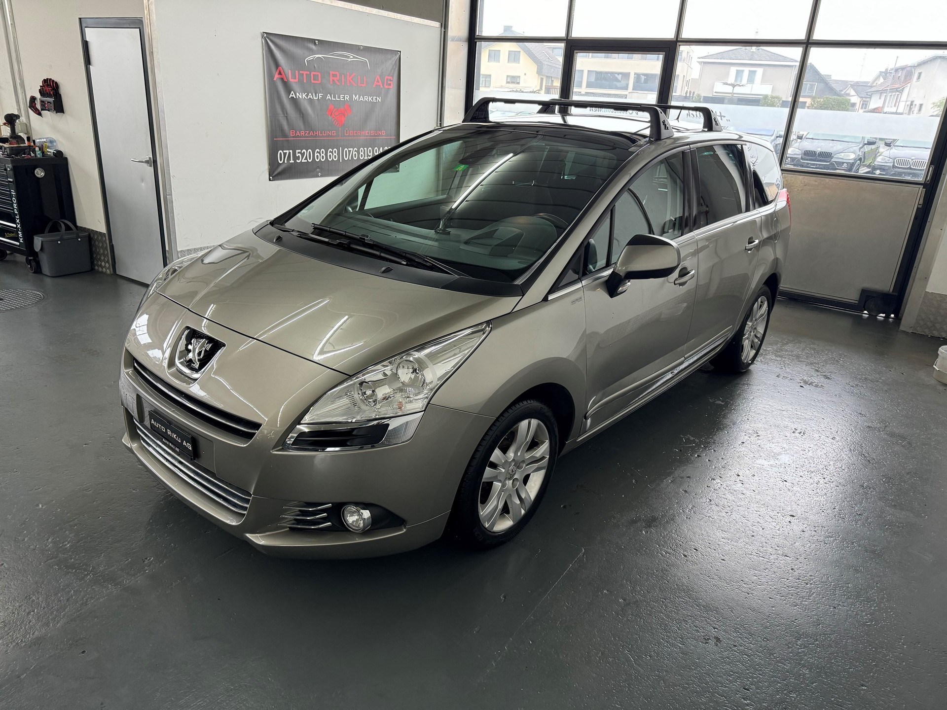 PEUGEOT 5008 1.6 16V T Sport Pack-image-3