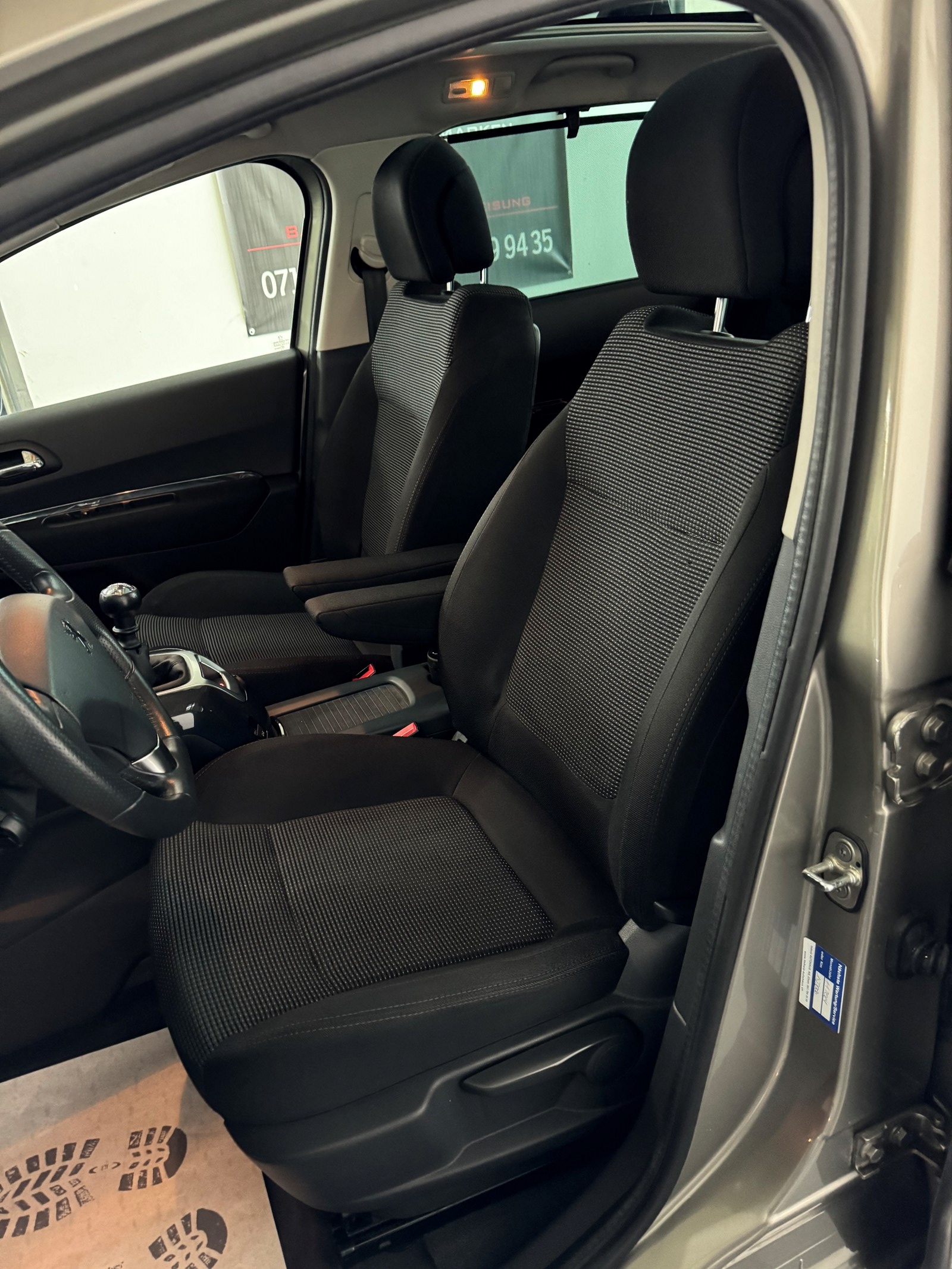 PEUGEOT 5008 1.6 16V T Sport Pack-image-12