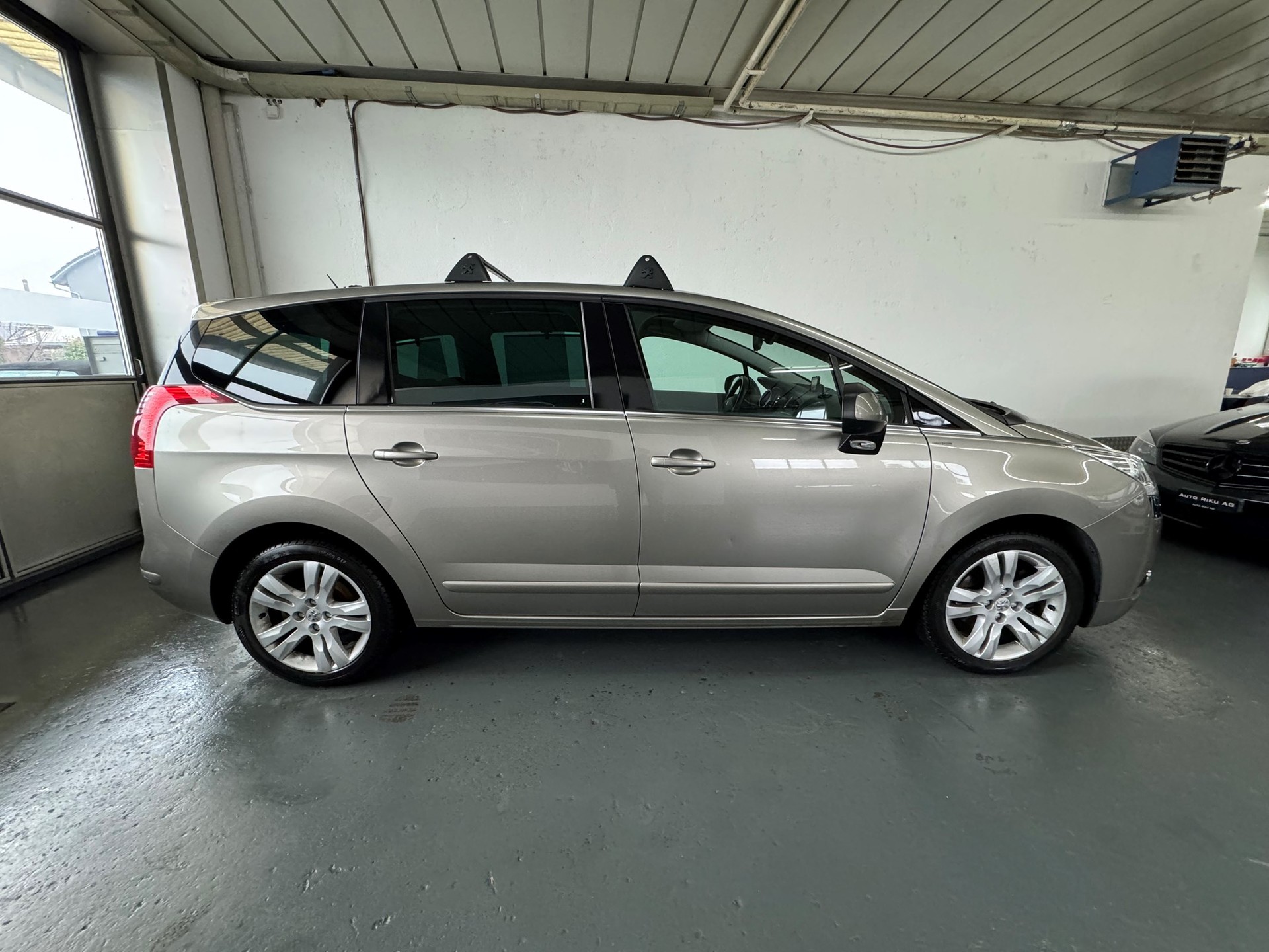 PEUGEOT 5008 1.6 16V T Sport Pack-image-6