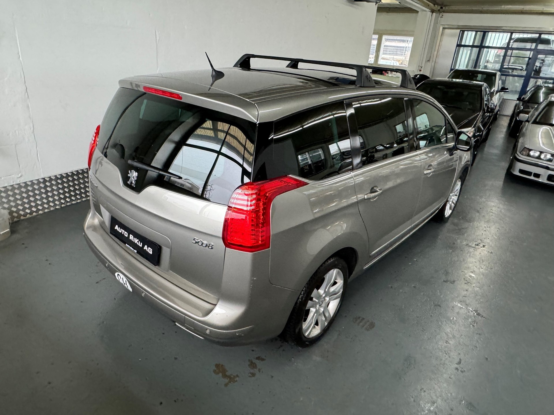 PEUGEOT 5008 1.6 16V T Sport Pack-image-7