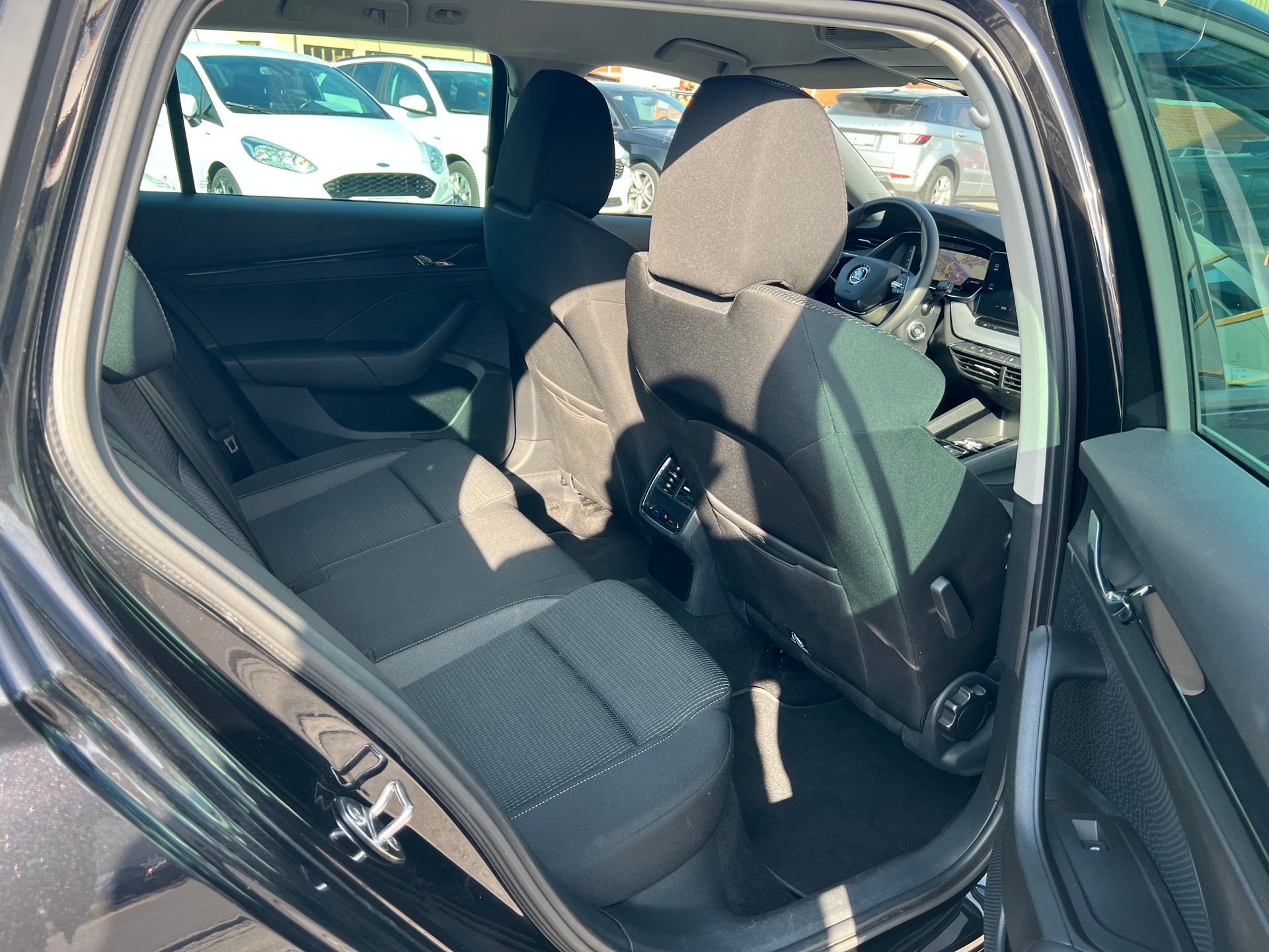 SKODA OCTAVIA 2.0TDI DSG AMBITION-image-12