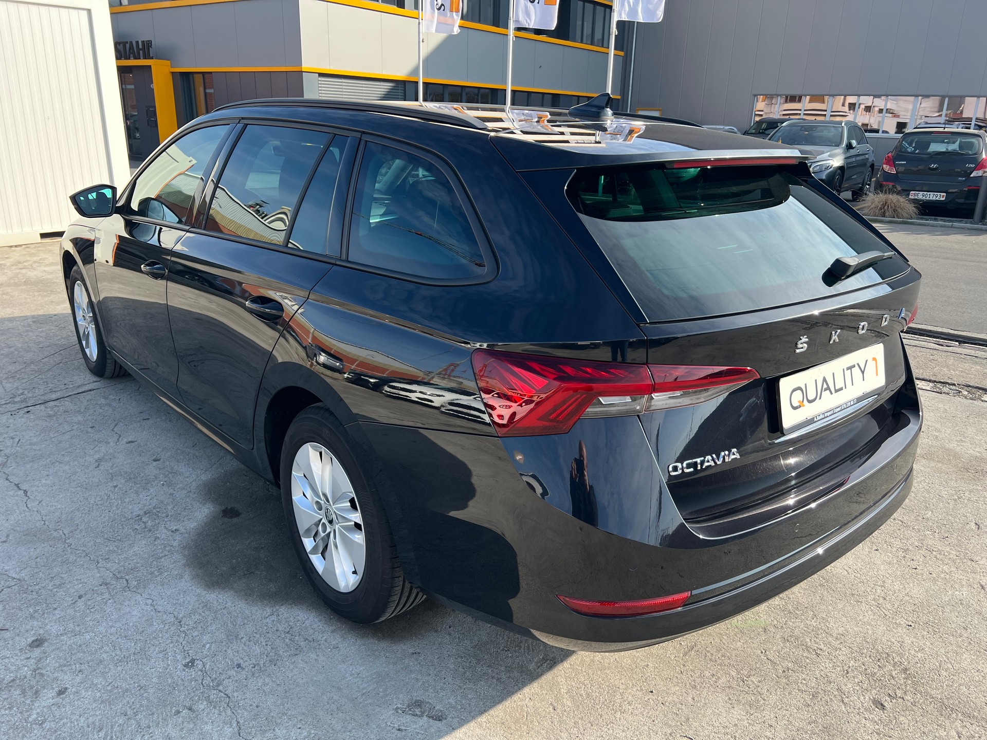 SKODA OCTAVIA 2.0TDI DSG AMBITION-image-4