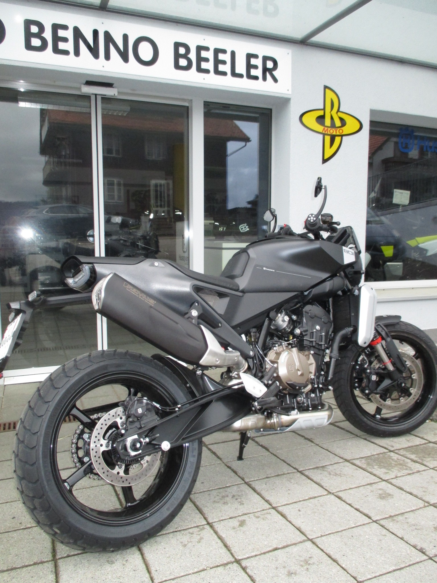 HUSQVARNA Svartpilen 801-image-2