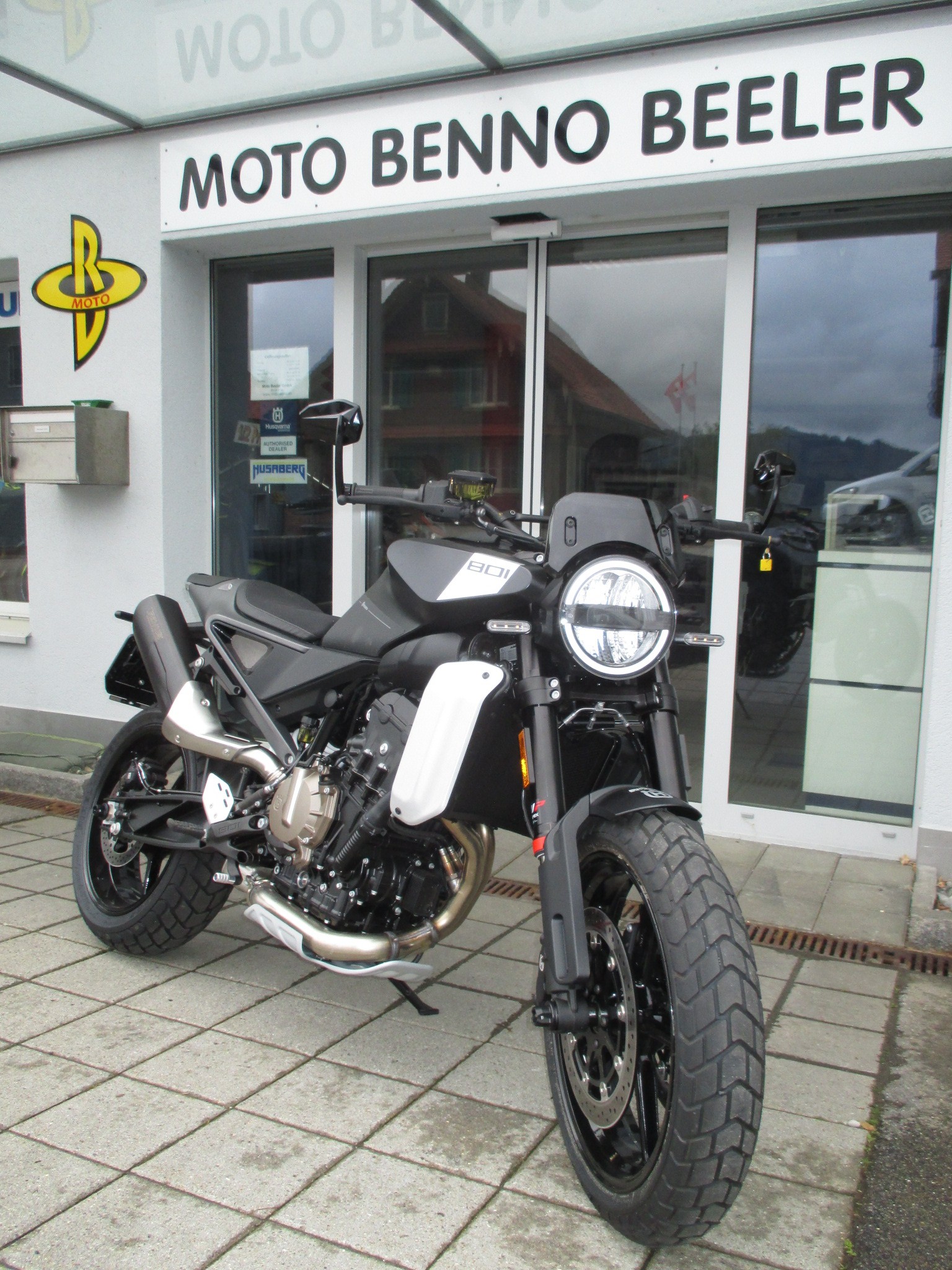 HUSQVARNA Svartpilen 801-image-5