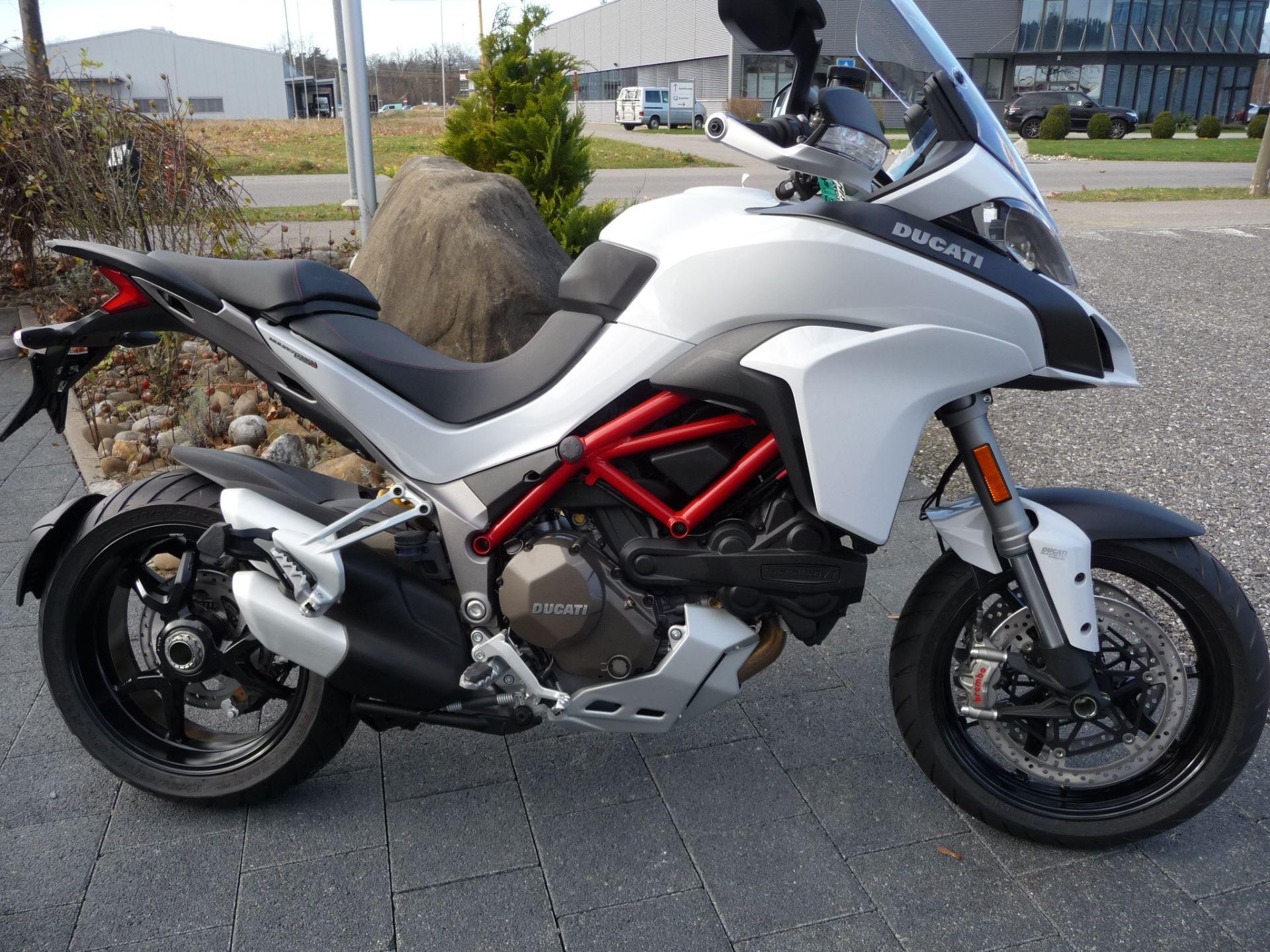 DUCATI Multistrada 1200 S-showroom-element-1
