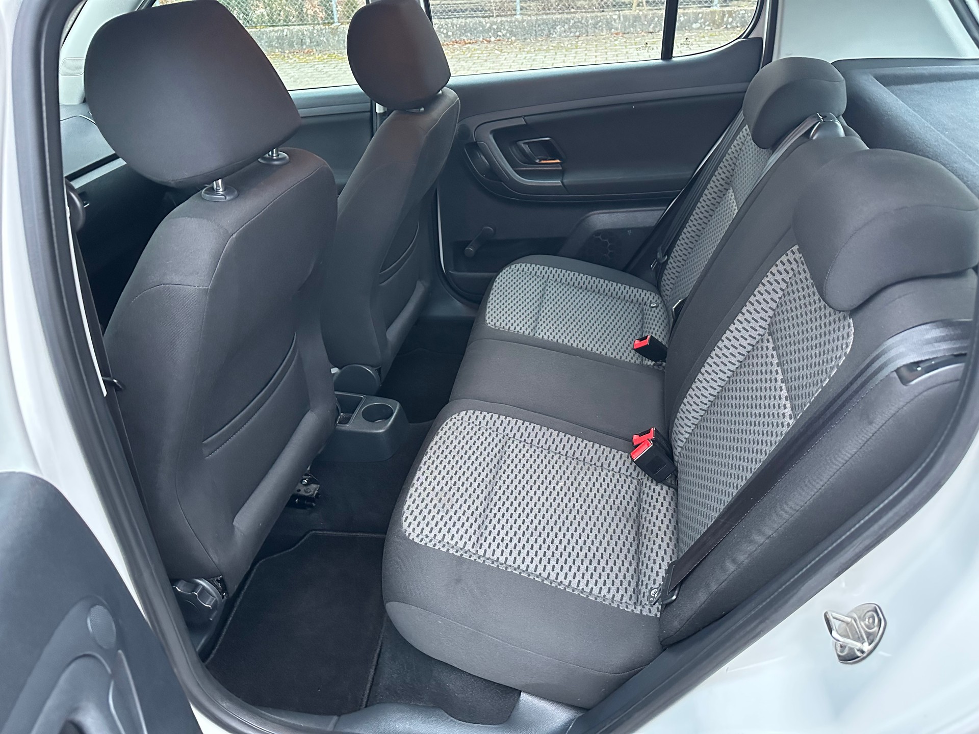 SKODA Fabia 1.2 TSI Ambiente DSG-image-9