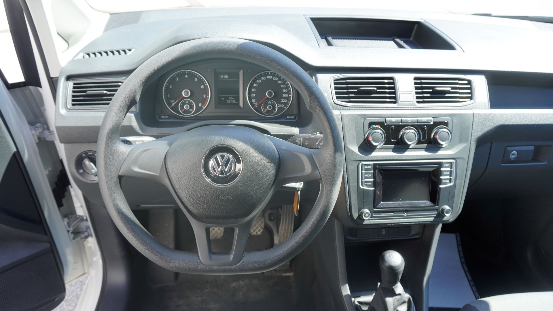 VW Caddy 1.0 TSI Entry BlueMotion Technology-image-1
