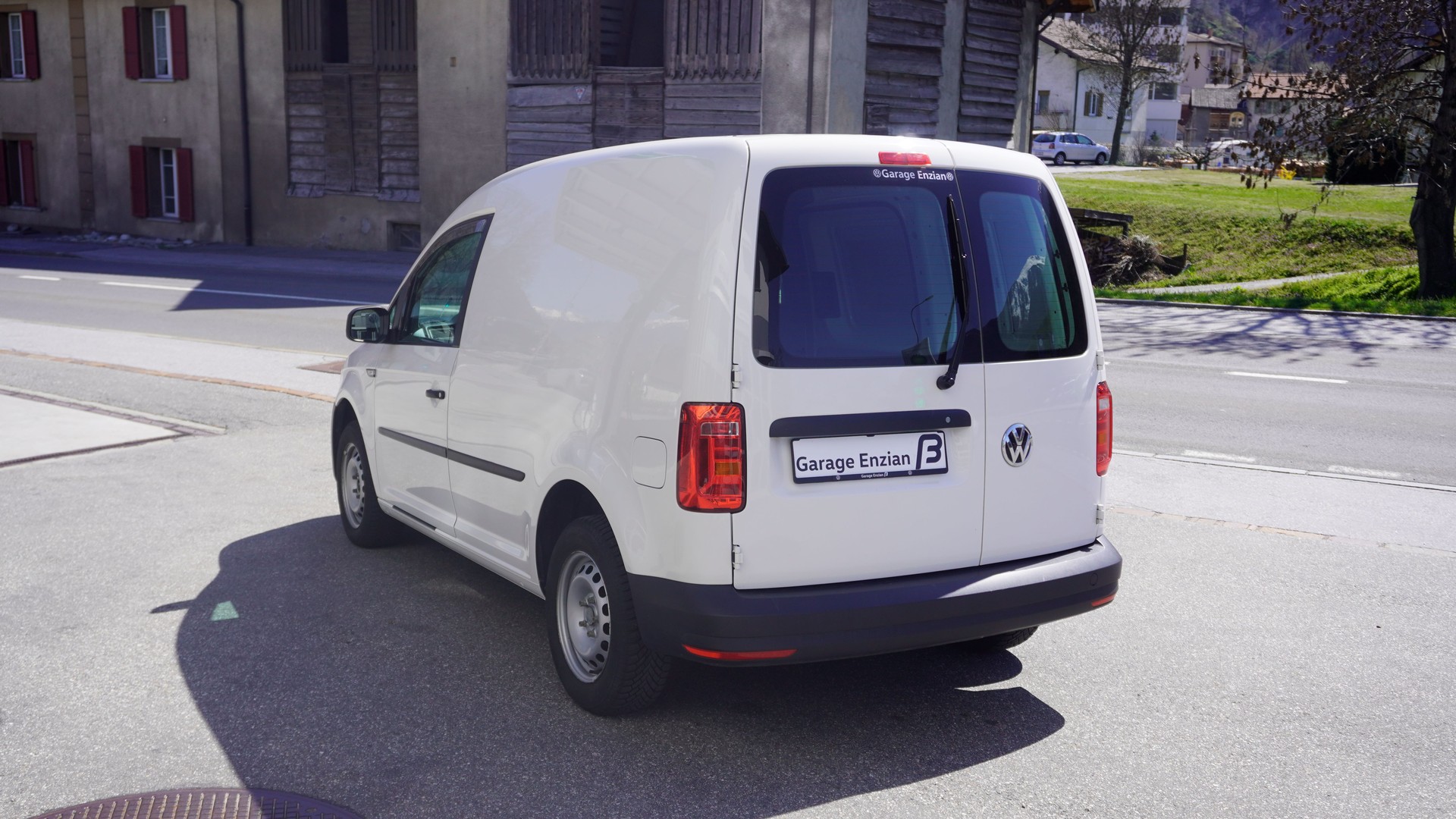 VW Caddy 1.0 TSI Entry BlueMotion Technology-image-12