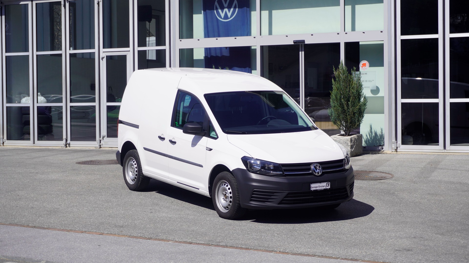 VW Caddy 1.0 TSI Entry BlueMotion Technology-image-0