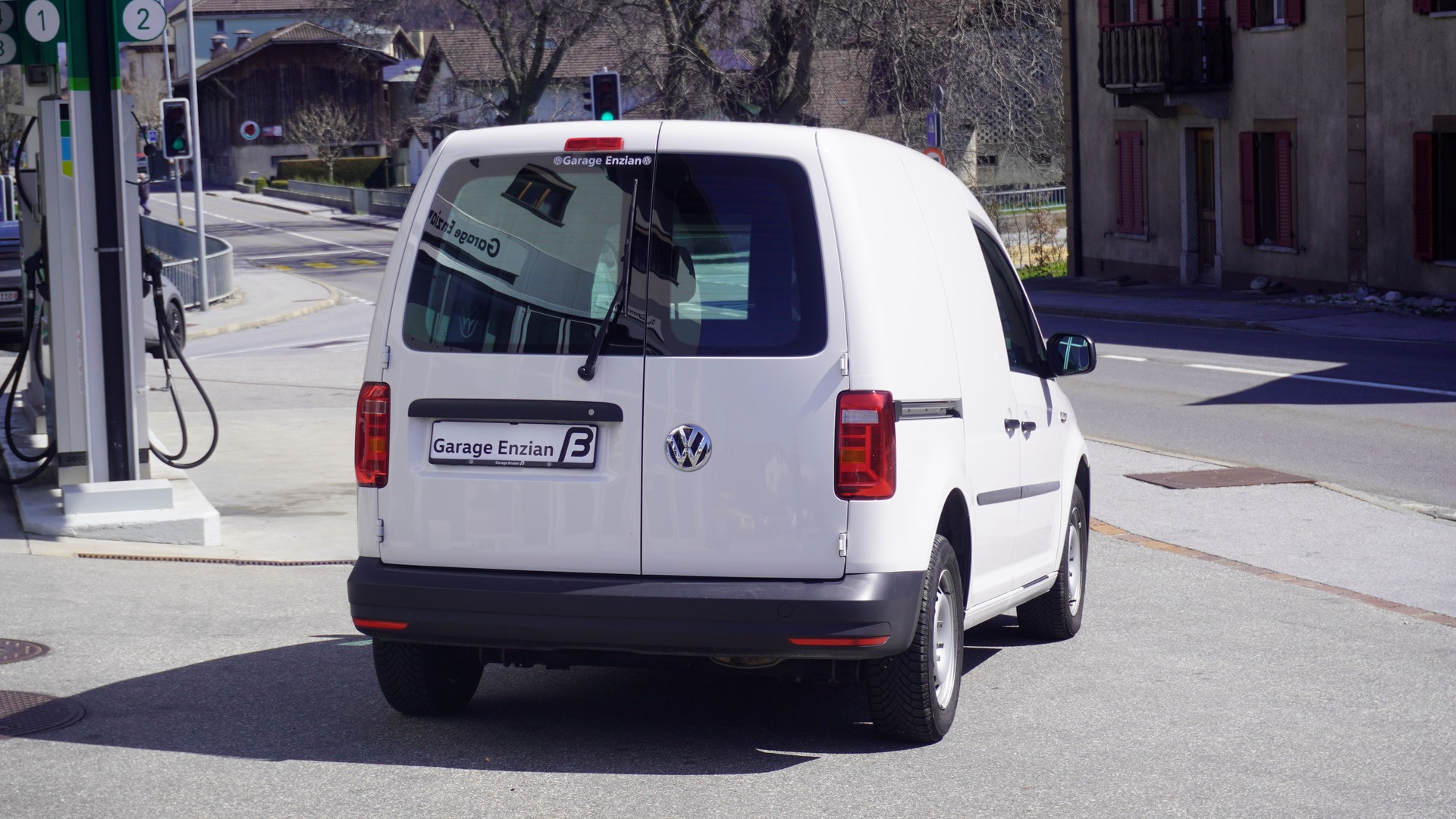 VW Caddy 1.0 TSI Entry BlueMotion Technology-image-10