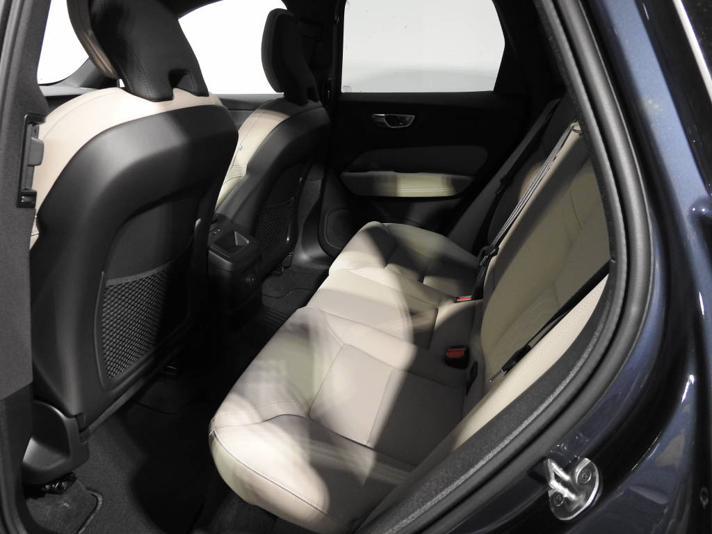 VOLVO XC60 2.0 T8 TE Ultra Dark eAWD-image-11