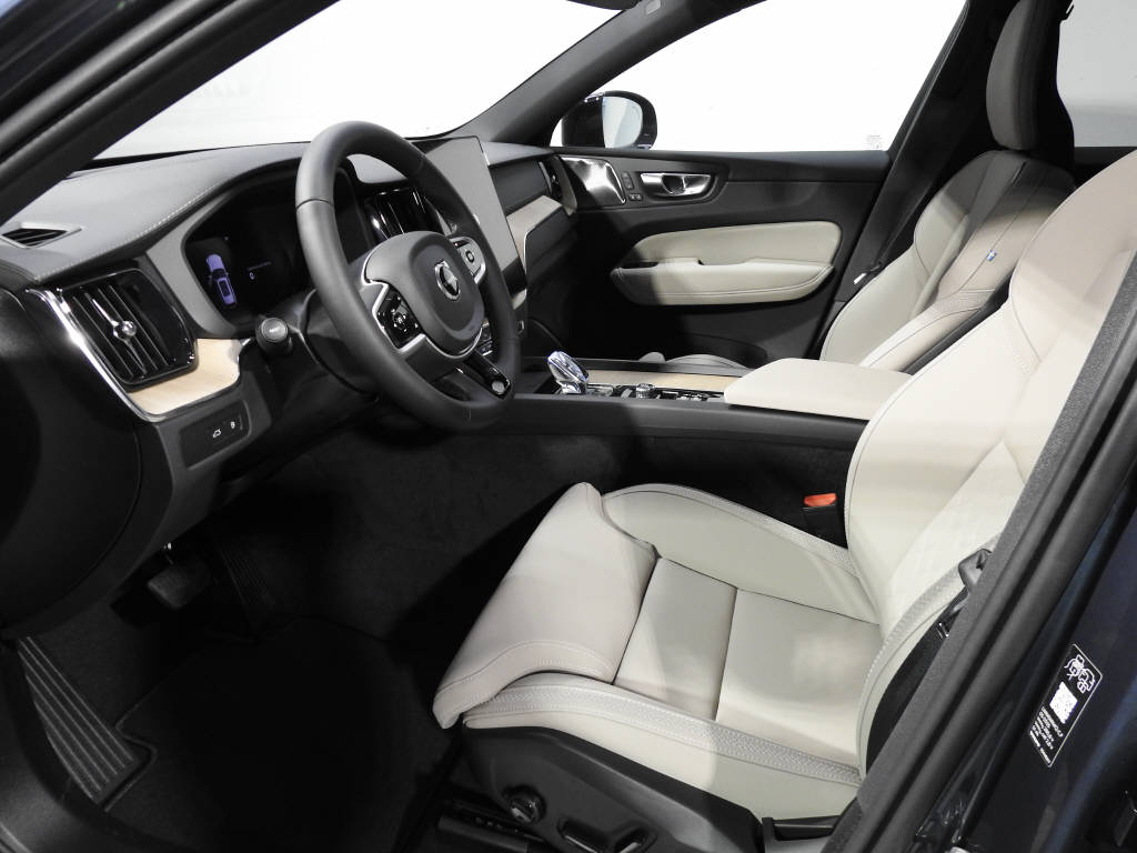 VOLVO XC60 2.0 T8 TE Ultra Dark eAWD-image-9